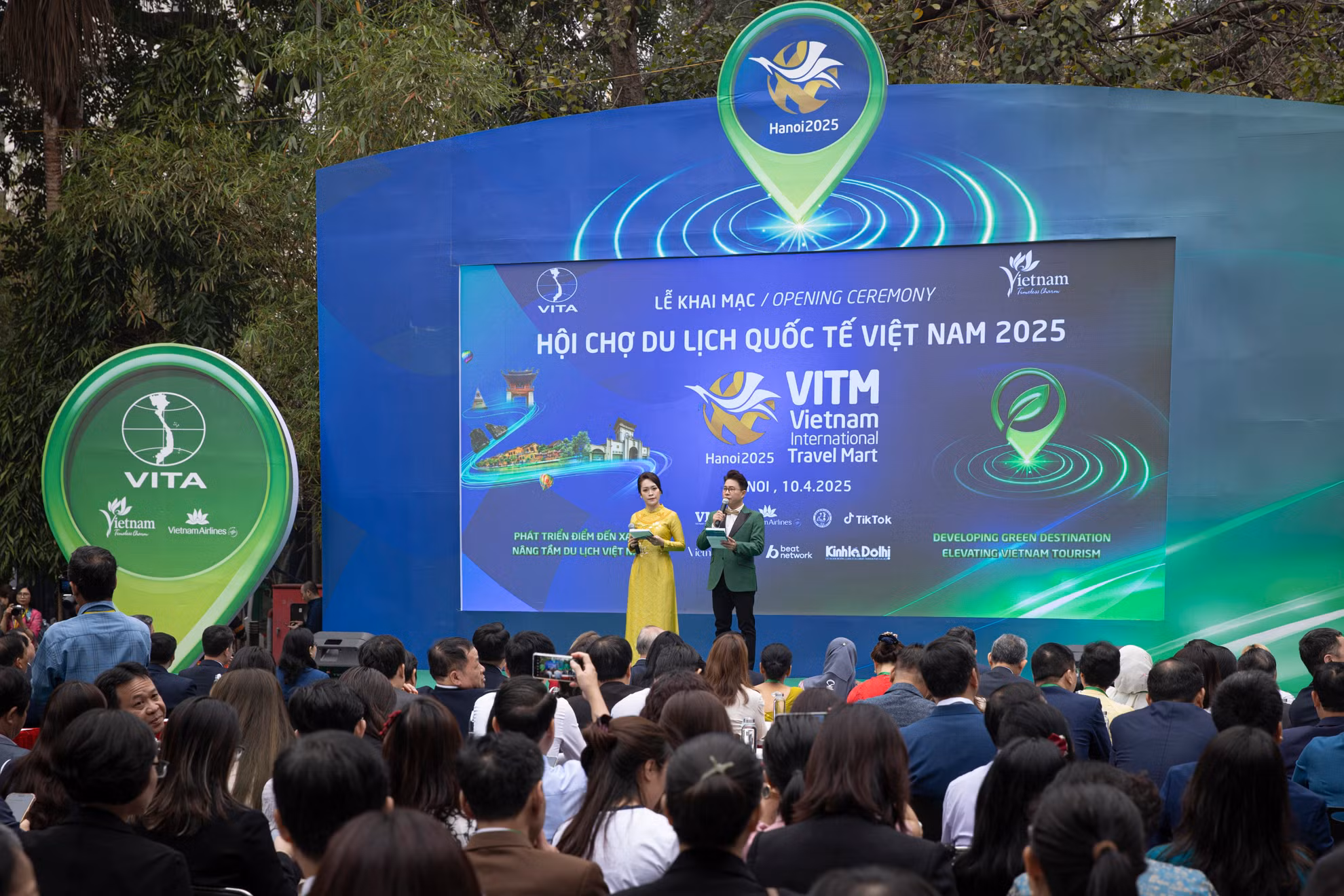 Quang cảnh lễ khai mạc.