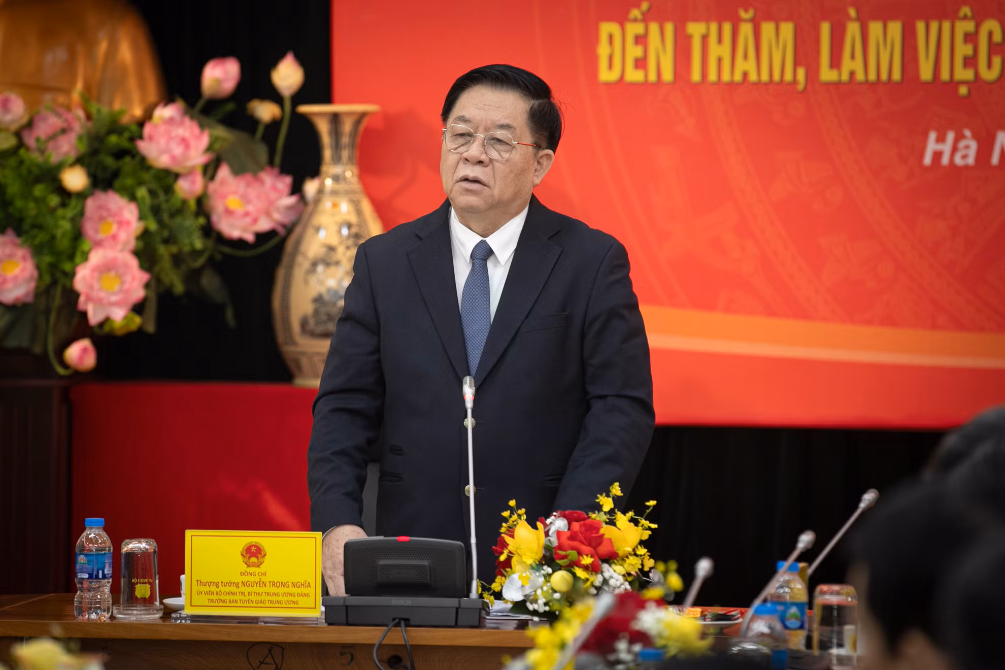 Đồng chí Nguyễn Trọng Nghĩa, Ủy viên Bộ Chính trị, Bí thư Trung ương Đảng, Trưởng Ban Tuyên giáo Trung ương, Phó Trưởng Ban Chỉ đạo 35 Trung ương phát biểu chỉ đạo tại buổi làm việc. Đồng chí Nguyễn Trọng Nghĩa, Ủy viên Bộ Chính trị, Bí thư Trung ương Đảng, Trưởng Ban Tuyên giáo Trung ương, Phó Trưởng Ban Chỉ đạo 35 Trung ương phát biểu chỉ đạo tại buổi làm việc.