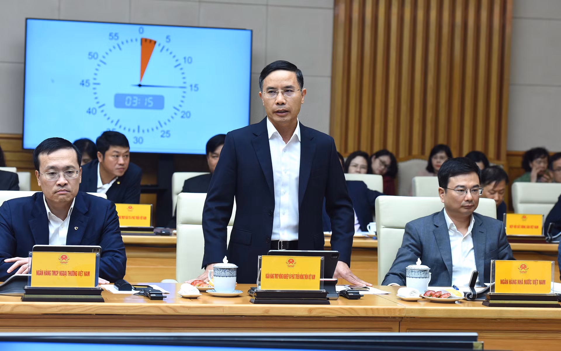 Đại diện lãnh đạo Ngân hàng Nông nghiệp và phát triển nông thôn phát biểu.