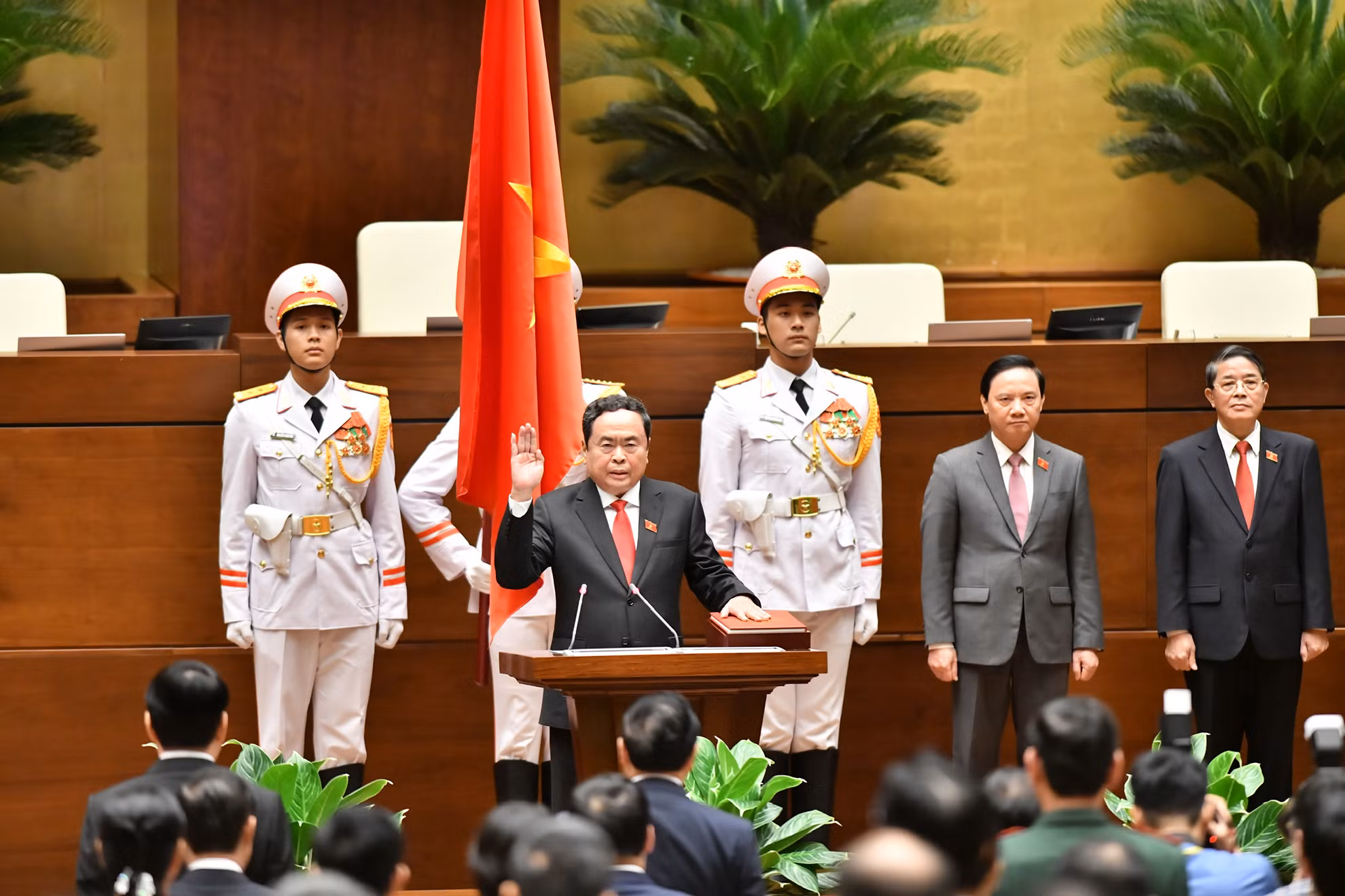 Chủ tịch Quốc hội Trần Thanh Mẫn thực hiện nghi lễ tuyên thệ nhậm chức.
