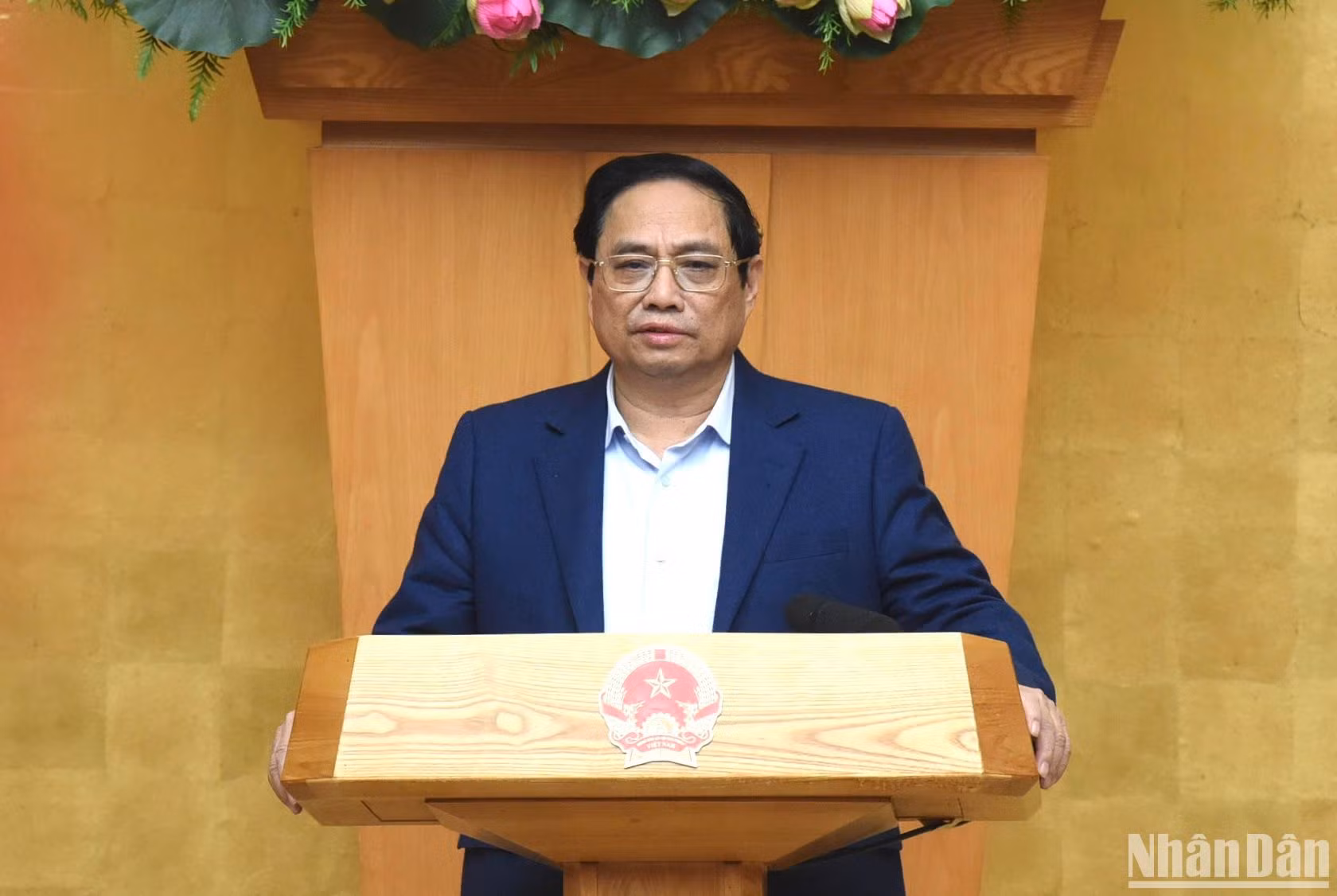 Thủ tướng Phạm Minh Chính phát biểu khai mạc phiên họp Chính phủ tháng 1/2024. Thủ tướng lưu ý, nhiệm vụ quan trọng trước mắt là phải tổ chức Tết Nguyên đán Giáp Thìn đầm ấm, vui tươi, nghĩa tình, lành mạnh, an toàn, tiết kiệm; bảo đảm mọi người, mọi nhà đều có Tết.