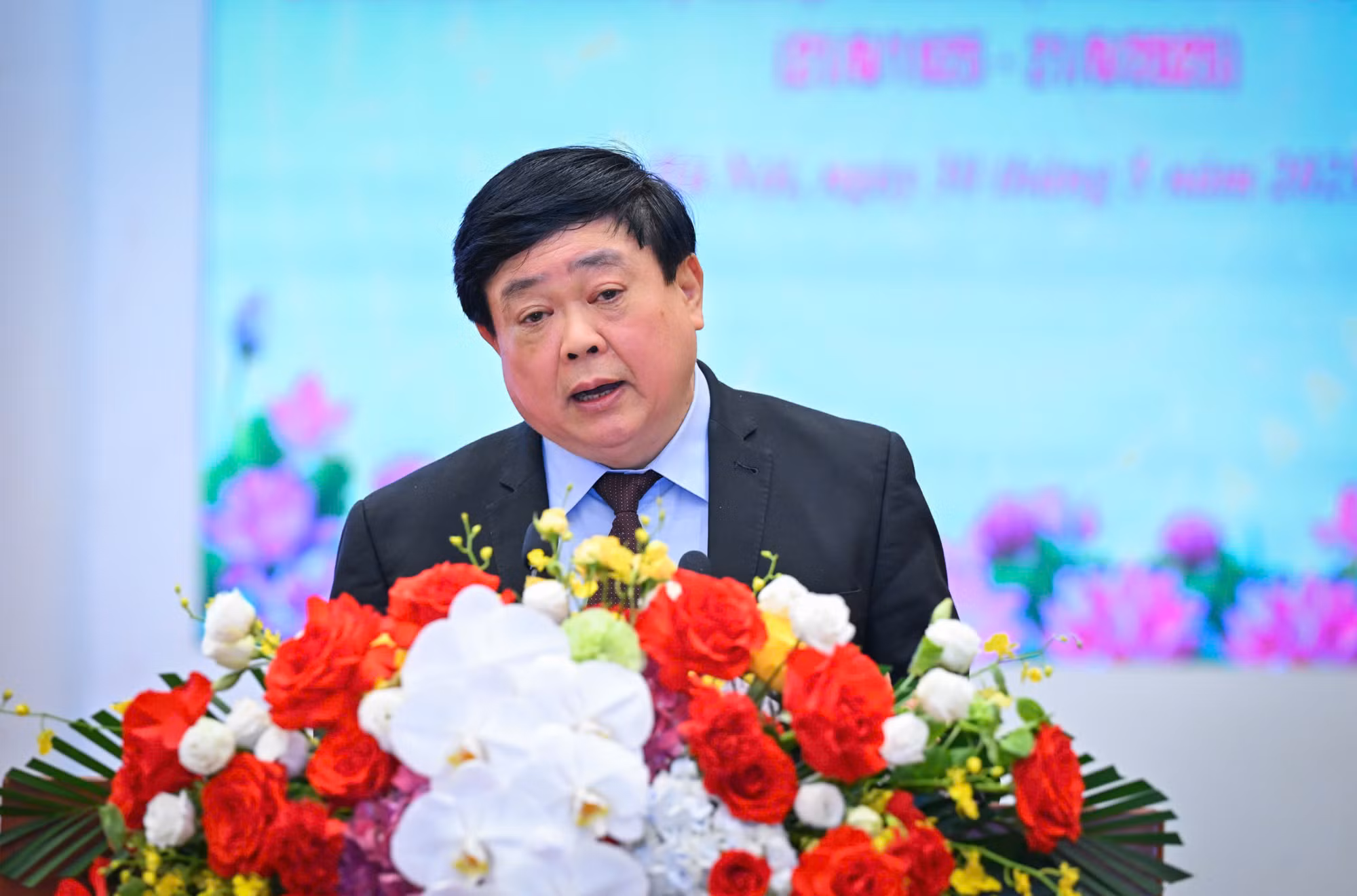 Phó Giáo sư, Tiến sĩ Nguyễn Thế Kỷ, nguyên Ủy viên Trung ương Đảng, nguyên Phó Trưởng ban Tuyên giáo Trung ương, Phó Chủ tịch Hội đồng Lý luận Trung ương trình bày tham luận: “Xây dựng, phát triển nền báo chí cách mạng Việt Nam chuyên nghiệp, hiện đại, nhân văn, đáp ứng yêu cầu, nhiệm vụ trong thời kỳ mới”.