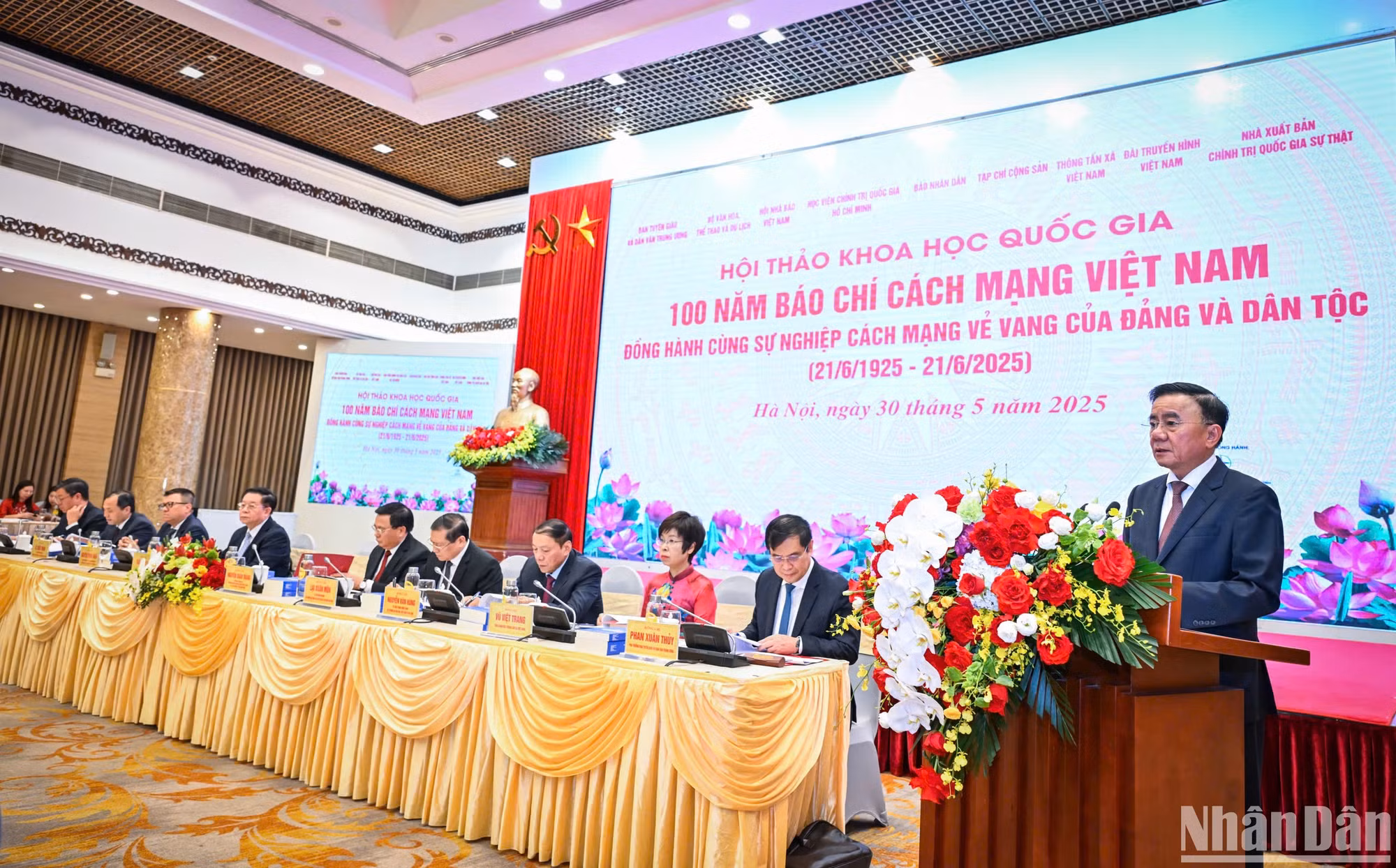 Đồng chí Trần Cẩm Tú, Ủy viên Bộ Chính trị, Thường trực Ban Bí thư chủ trì và phát biểu chỉ đạo Hội thảo. 