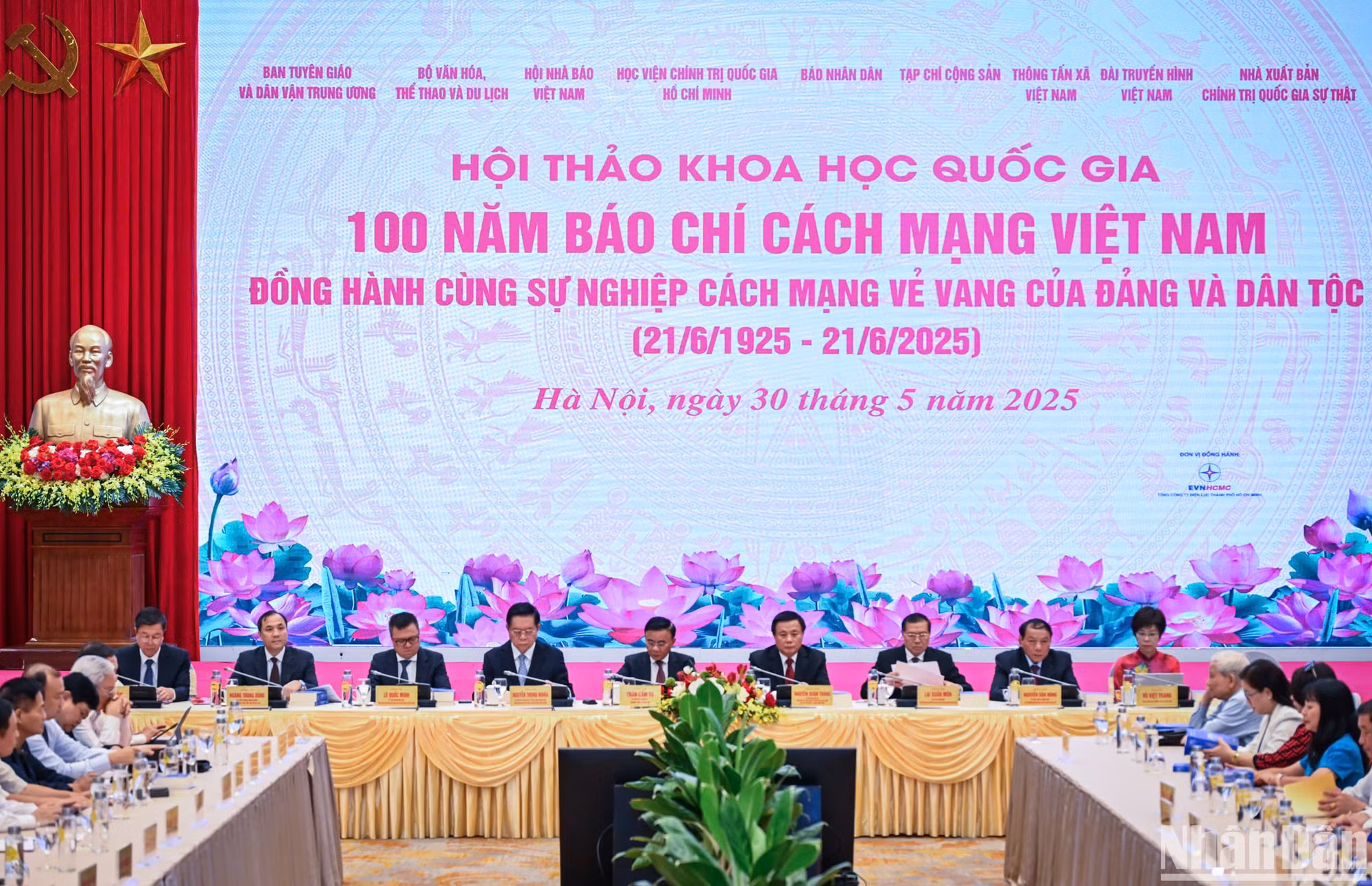 Quang cảnh Hội thảo khoa học quốc gia “100 năm Báo chí cách mạng Việt Nam đồng hành cùng sự nghiệp cách mạng vẻ vang của Đảng và dân tộc”.