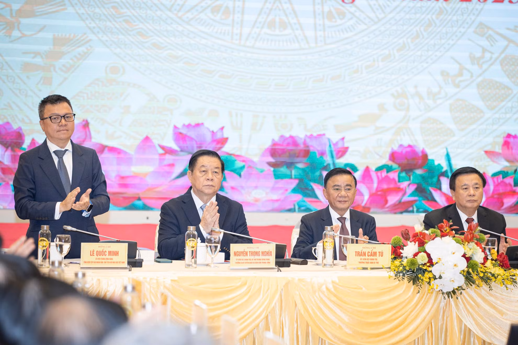 Đồng chí Lê Quốc Minh, Ủy viên Trung ương Đảng, Phó Trưởng Ban Tuyên giáo và Dân vận Trung ương, Tổng Biên tập Báo Nhân Dân, Chủ tịch Hội Nhà báo Việt Nam tham dự chủ trì Hội thảo.