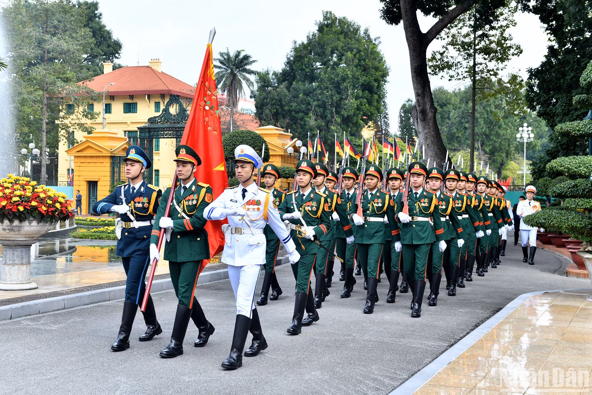 Đoàn nghi lễ Quân đội nhân dân Việt Nam tại Lễ đón Tổng thống Cộng hòa Cộng hòa Liên bang Đức thăm cấp Nhà nước tới Việt Nam. Đoàn nghi lễ Quân đội nhân dân Việt Nam tại Lễ đón Tổng thống Cộng hòa Cộng hòa Liên bang Đức thăm cấp Nhà nước tới Việt Nam.