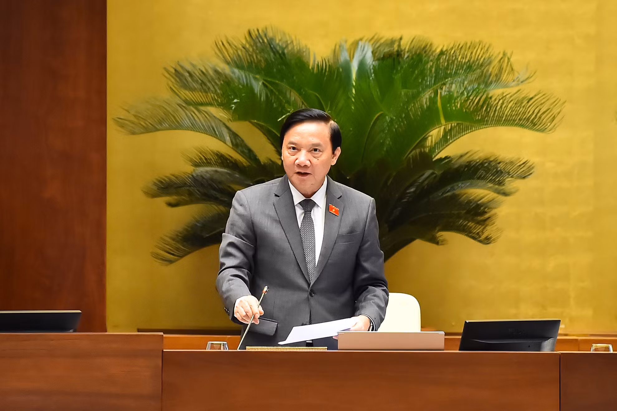 Phó Chủ tịch Quốc hội Nguyễn Khắc Định điều hành phiên thảo luận của Quốc hội ngày 28/5.