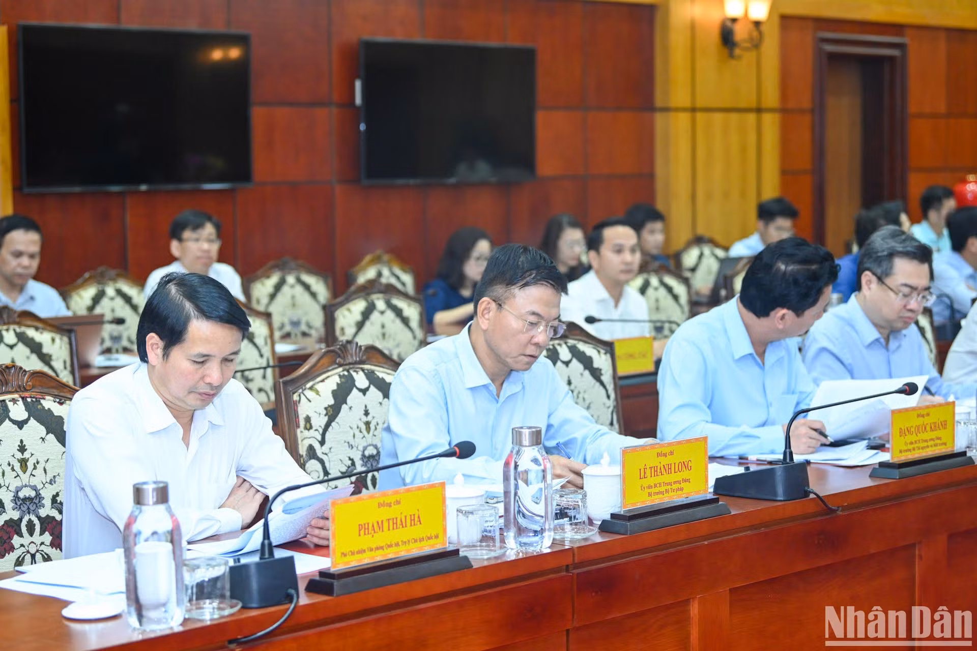 Các đại biểu Đoàn công tác Trung ương dự buổi làm việc. Các đại biểu Đoàn công tác Trung ương dự buổi làm việc.