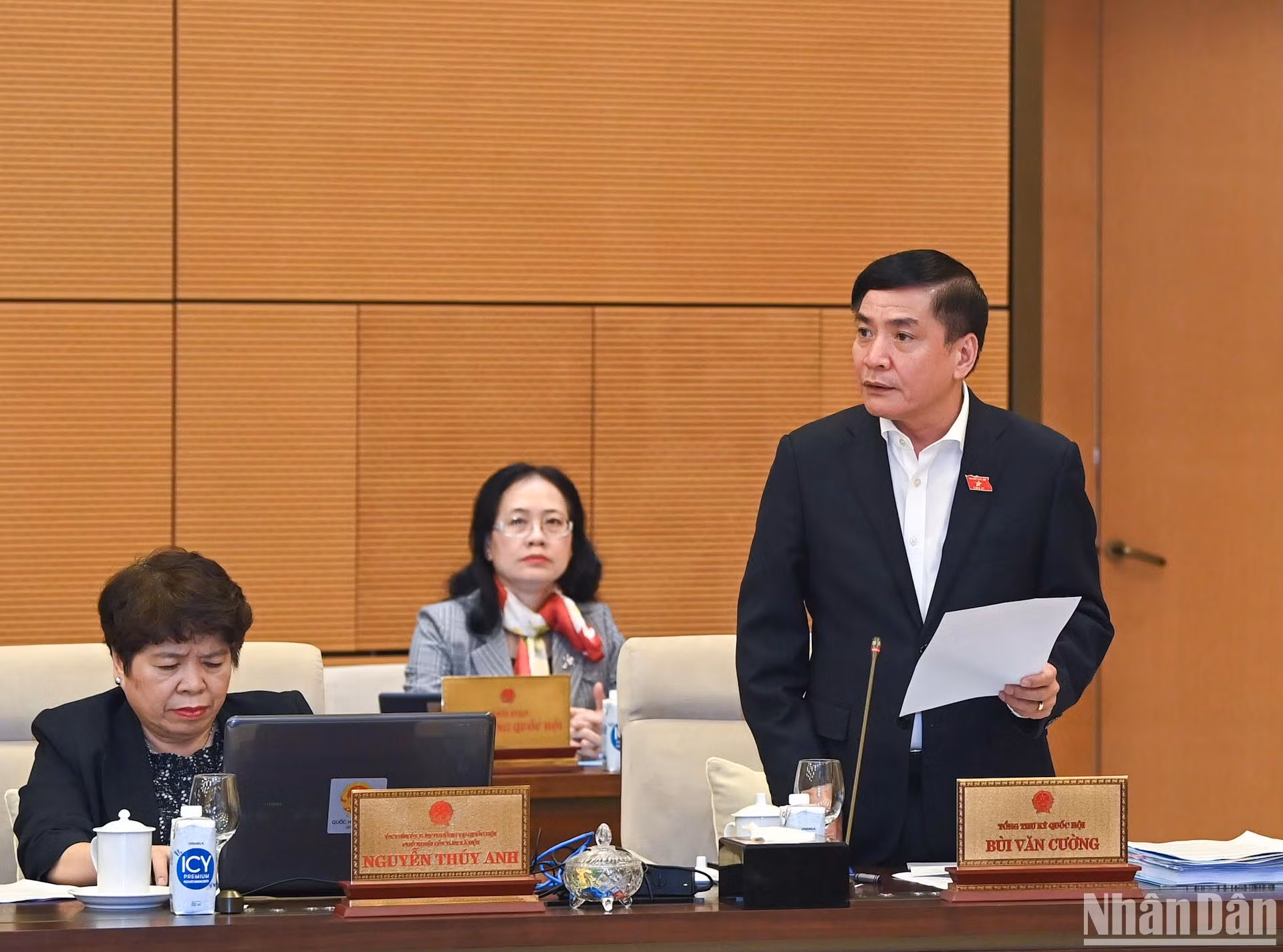 Tổng Thư ký, Chủ nhiệm Văn phòng Quốc hội Bùi Văn Cường phát biểu mở đầu phiên họp.