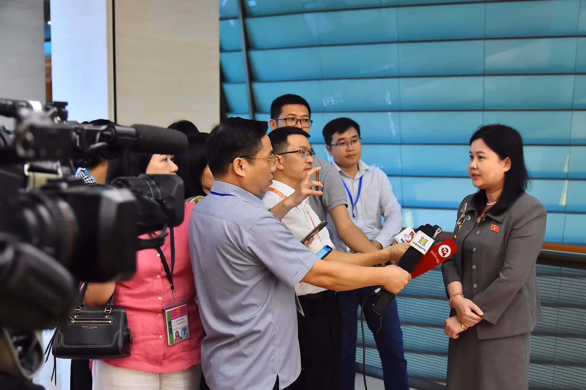 Đại biểu Quốc hội thành phố Hà Nội Nguyễn Phương Thủy trả lời phỏng vấn các cơ quan thông tấn, báo chí bên lề phiên họp ngày 28/5.
