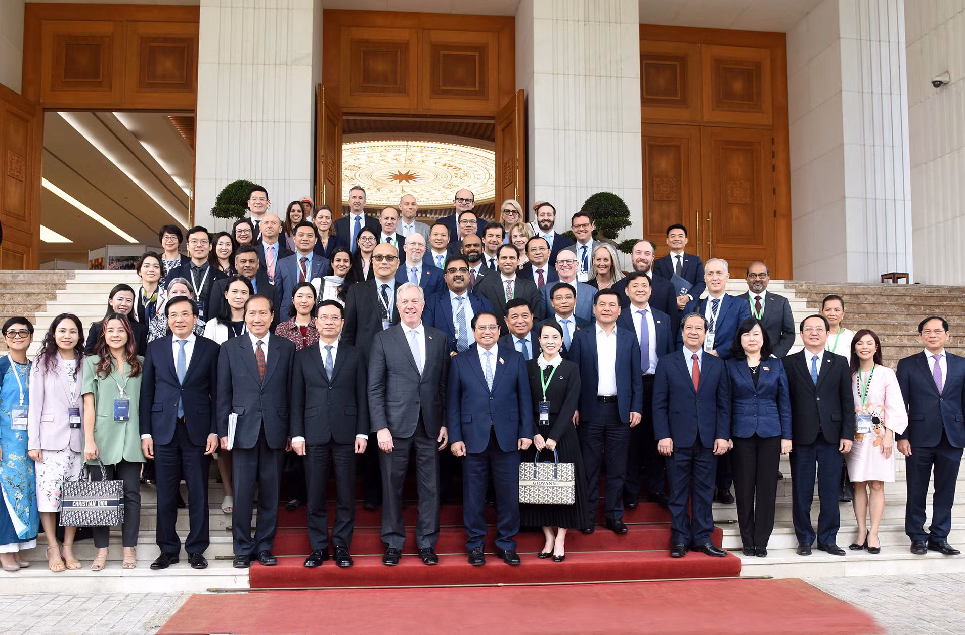 Thủ tướng Phạm Minh Chính với các doanh nghiệp của Hội đồng Kinh doanh Hoa Kỳ-ASEAN. Thủ tướng Phạm Minh Chính với các doanh nghiệp của Hội đồng Kinh doanh Hoa Kỳ-ASEAN.