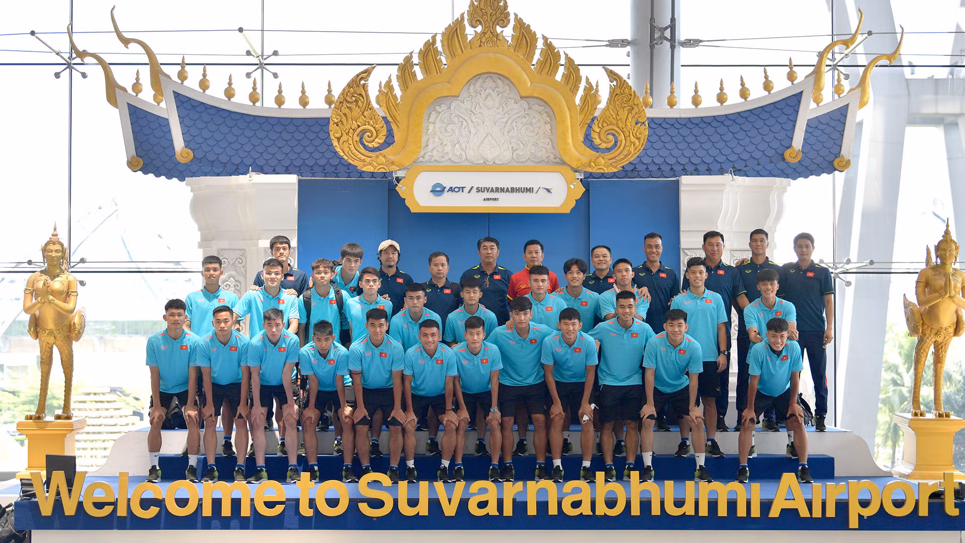 [Ảnh] Đội tuyển U23 Việt Nam đến Thái Lan dự giải vô địch U23 Đông Nam Á 2023