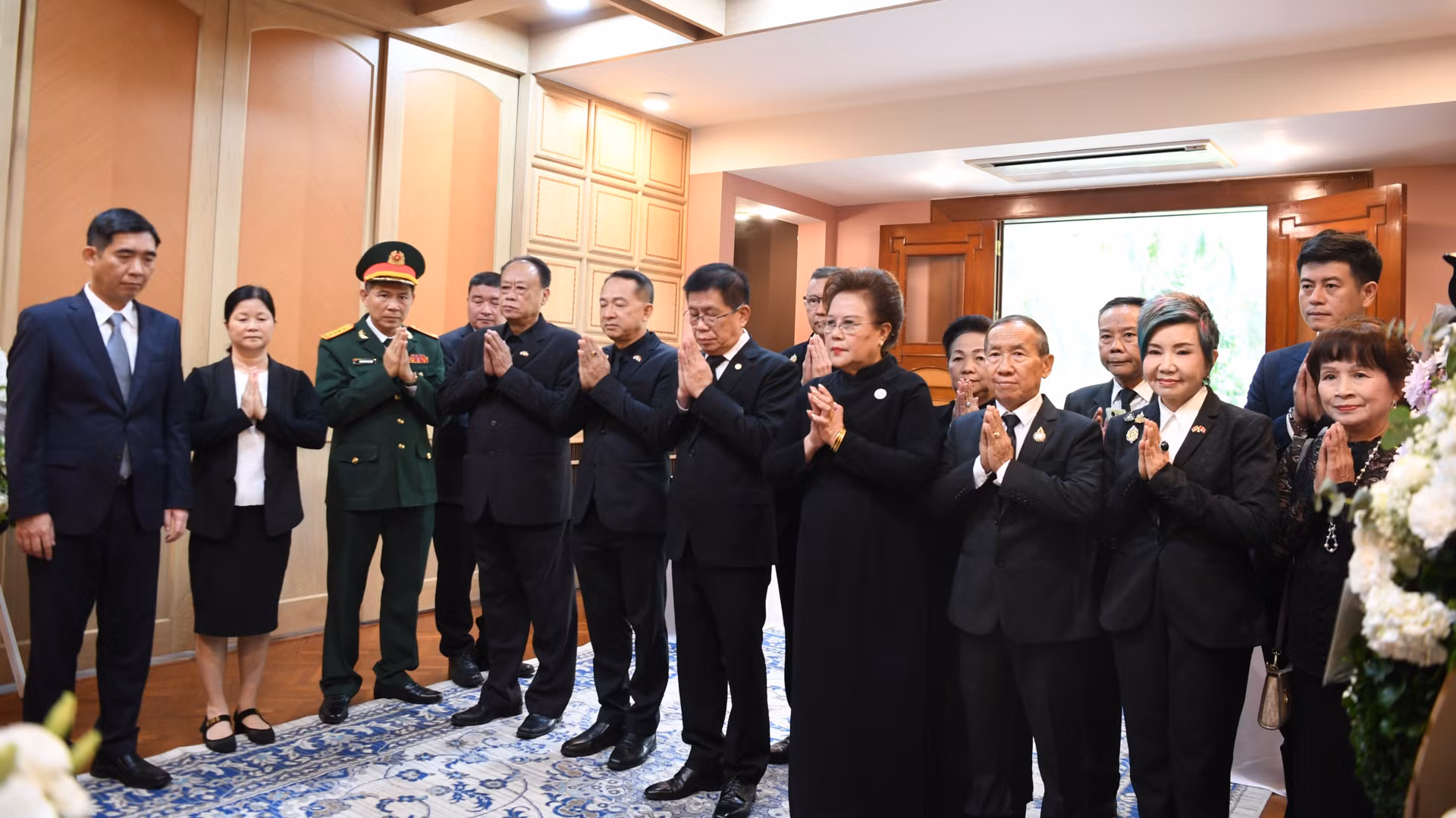 Hiệp hội Doanh nhân Thái Lan-Việt Nam toàn Thái do Chủ tịch Hiệp hội Hồ Văn Lâm đã tới viếng Tổng Bí thư Nguyễn Phú Trọng. Ghi sổ tang, ông Hồ Văn Lâm viết: "Trong niềm thương tiếc vô hạn, Hiệp hội Doanh nhân Thái Lan-Việt Nam toàn Thái xin tỏ lòng thương tiếc, đau buồn đến Đảng, Nhà nước và nhân dân Việt Nam". Chủ tịch Hội Doanh nhân Thái Lan-Việt Nam tại Bangkok và vùng phụ cận Nguyễn Văn Minh ghi: "Thành kính viếng Tổng Bí thư Nguyễn Phú Trọng! Vô cùng thương tiếc mất đi nhà lãnh đạo ưu tú vì Đảng, Nhà nước, nhân dân Việt Nam và kiều bào trên toàn thế giới". Hiệp hội Doanh nhân Thái Lan-Việt Nam toàn Thái do Chủ tịch Hiệp hội Hồ Văn Lâm đã tới viếng Tổng Bí thư Nguyễn Phú Trọng. Ghi sổ tang, ông Hồ Văn Lâm viết: "Trong niềm thương tiếc vô hạn, Hiệp hội Doanh nhân Thái Lan-Việt Nam toàn Thái xin tỏ lòng thương tiếc, đau buồn đến Đảng, Nhà nước và nhân dân Việt Nam". Chủ tịch Hội Doanh nhân Thái Lan-Việt Nam tại Bangkok và vùng phụ cận Nguyễn Văn Minh ghi: "Thành kính viếng Tổng Bí thư Nguyễn Phú Trọng! Vô cùng thương tiếc mất đi nhà lãnh đạo ưu tú vì Đảng, Nhà nước, nhân dân Việt Nam và kiều bào trên toàn thế giới".