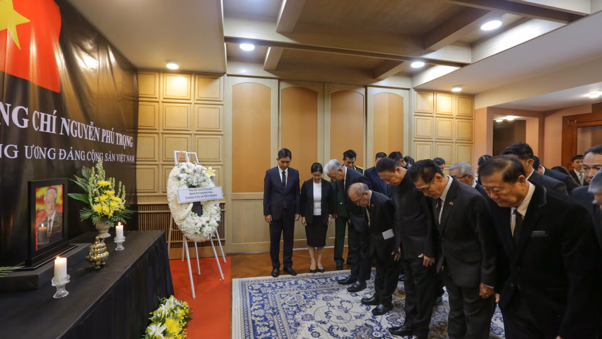 Chủ tịch Hội Hữu nghị Thái-Việt kiêm Chủ tịch Phòng Thương mại Thái Lan Sanan Angubolkul cùng đoàn đến viếng Tổng Bí thư Nguyễn Phú Trọng. (Ảnh: ĐINH TRƯỜNG)