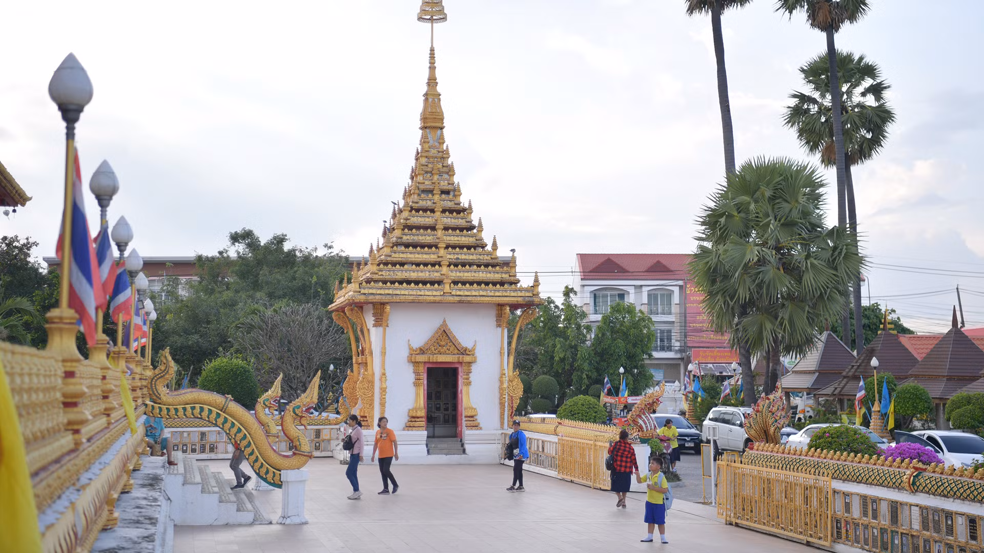 Wat Nong Wang được nâng cấp thành ngôi chùa hoàng gia vào năm 1984. Chùa mở cửa miễn phí cho khách tham quan từ 7 giờ sáng đến 5 giờ chiều.