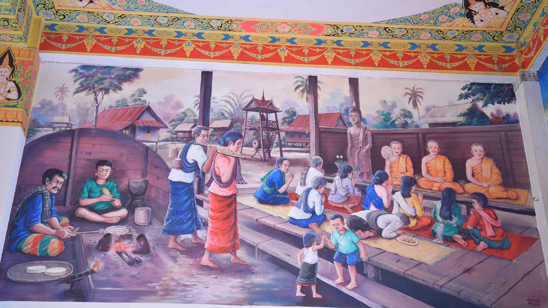 Những bức tranh tường mô tả lịch sử của Khon Kaen, cuộc sống hằng ngày của người dân địa phương cũng như những câu chuyện Phật giáo.