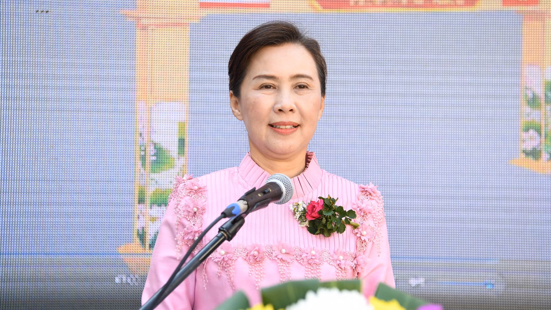 Bà Ranida Laungthitisakul, Quyền Tỉnh trưởng Nakhon Phanom. Bà Ranida Laungthitisakul, Quyền Tỉnh trưởng Nakhon Phanom.