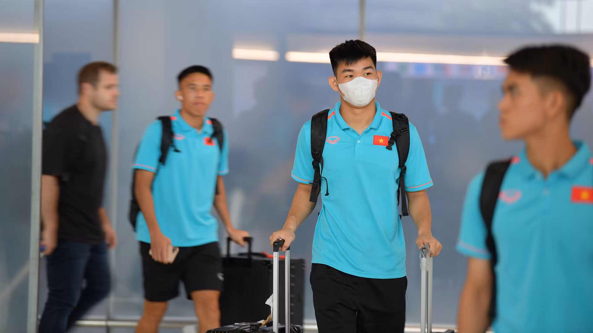 Ngay trước khi lên đường sang Thái Lan, Ban Huấn luyện đã họp và quyết định rút gọn danh sách U23 Việt Nam xuống còn 26 cầu thủ vào chiều 13/8.