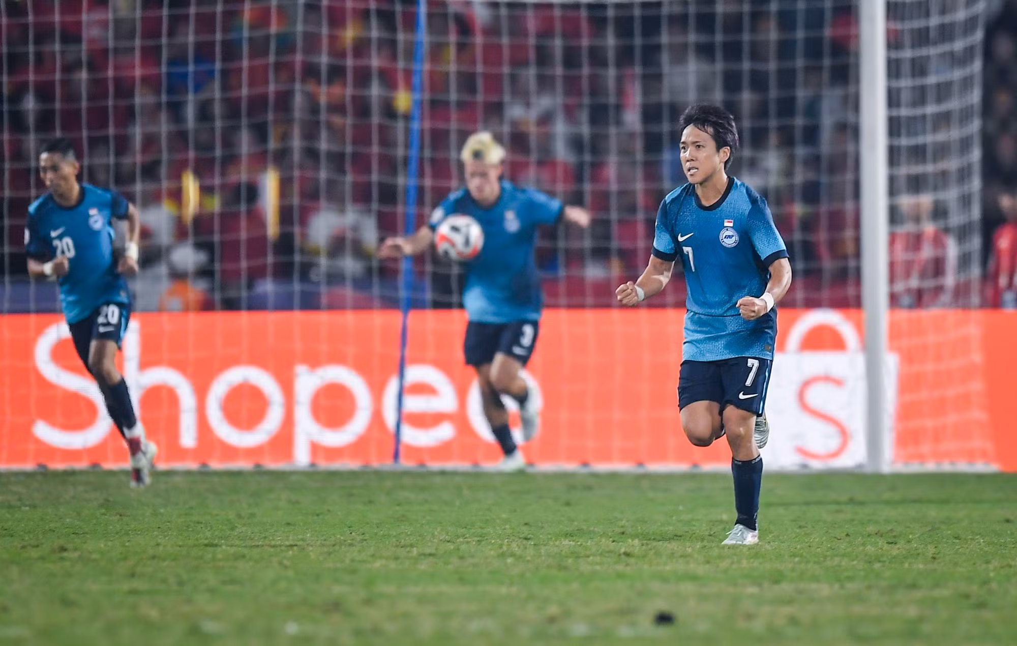 Phút 74, Nakamura thực hiện một cú đá bằng chân trái đẹp mắt rút ngắn tỷ số còn 1-2. Phút 74, Nakamura thực hiện một cú đá bằng chân trái đẹp mắt rút ngắn tỷ số còn 1-2.