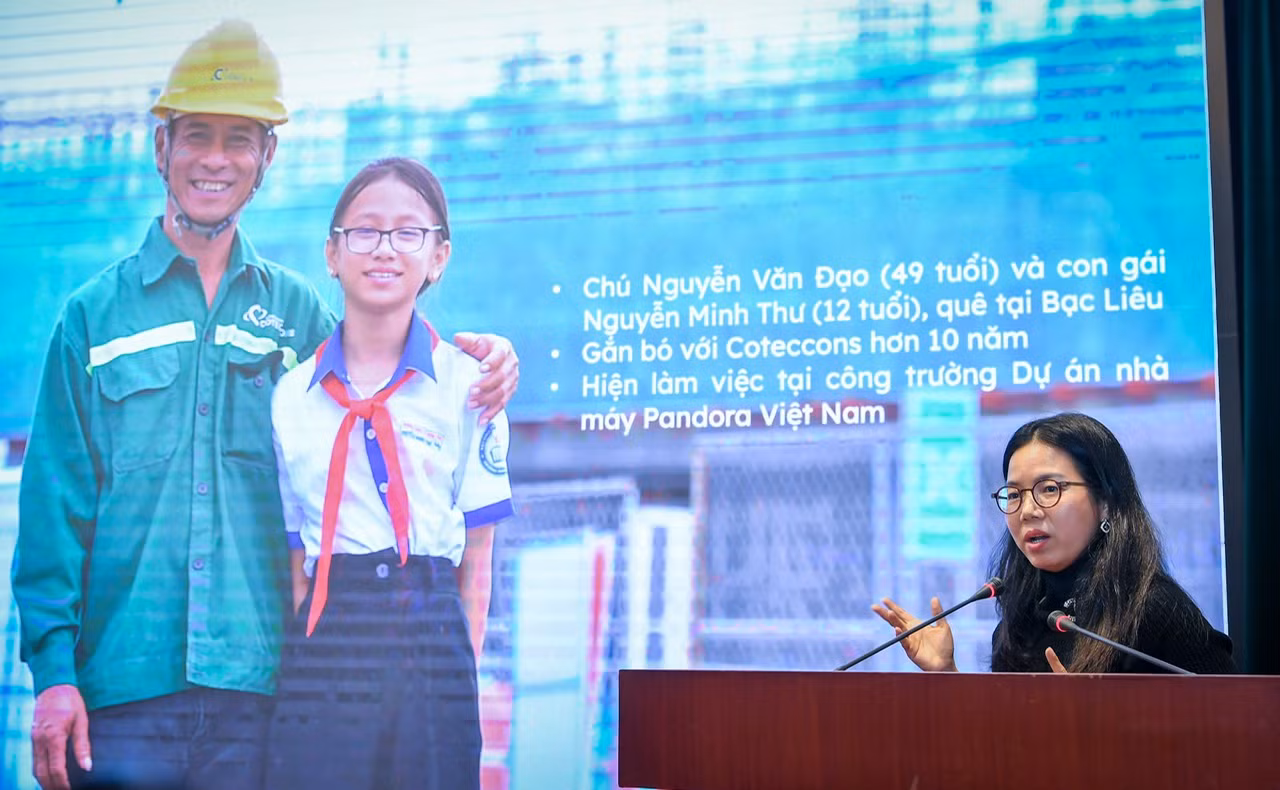 Bà Nguyễn Trình Thùy Trang, Phó Tổng Giám đốc Coteccons phát biểu.