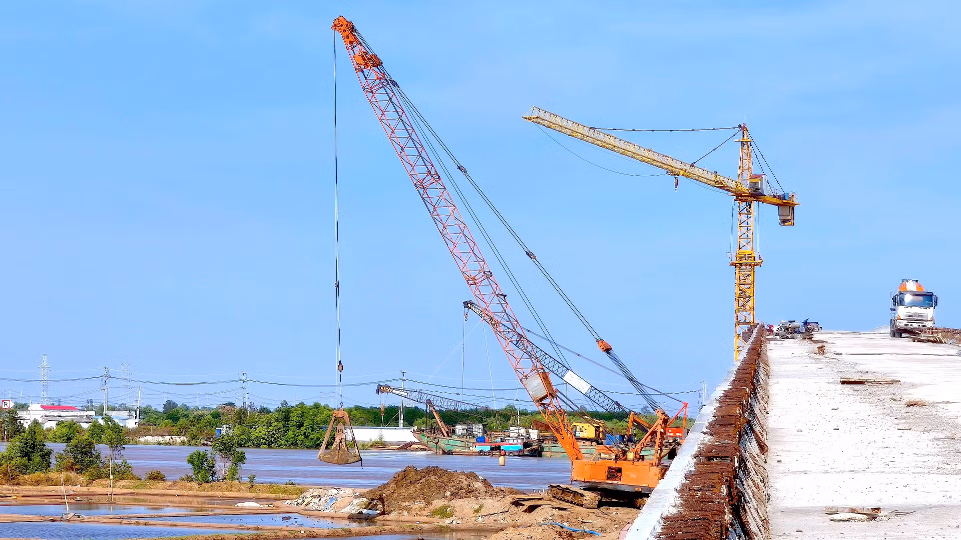 Trong quá trình thi công vấn đề cát thi công cũng là một trong những khó khăn hiện nay của Cà Mau.