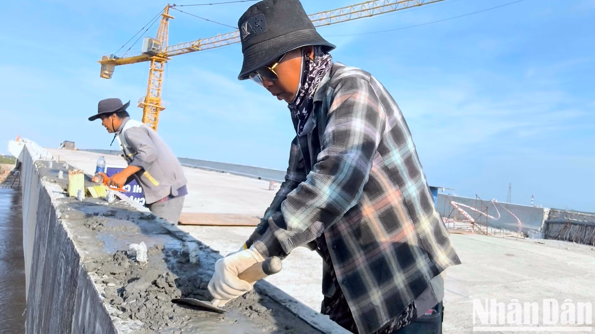 Công trình xây dựng cầu Gành Hào hoàn thành hơn 80% khối lượng, phấn đấu hoàn thành và đưa vào sử dụng vào dịp 30/4/2025.
