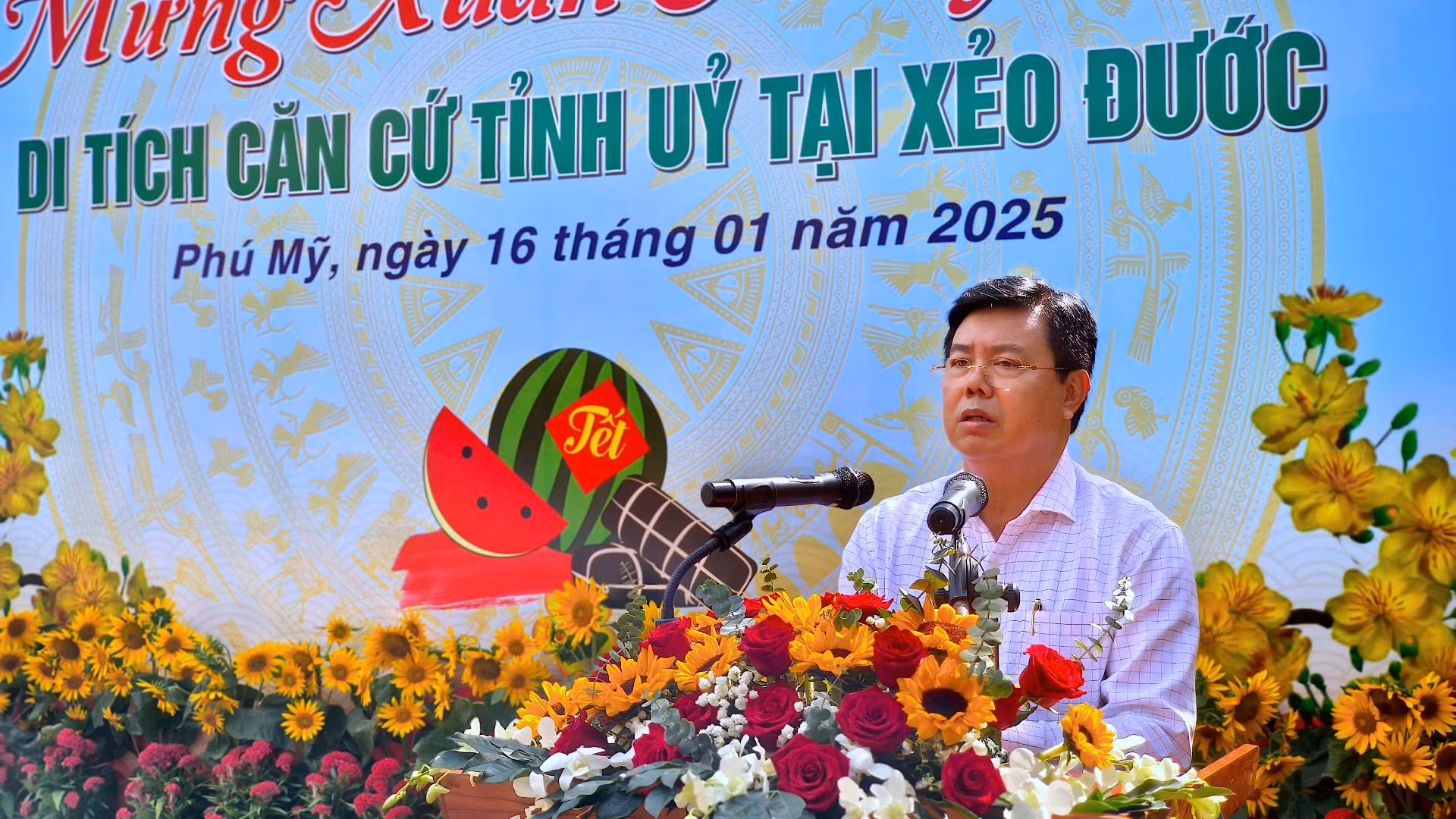 Bí thư Tỉnh ủy Cà Mau Nguyễn Tiến Hải phát biểu tại buổi họp mặt ở vùng căn cứ cách mạng Xẻo Đước.