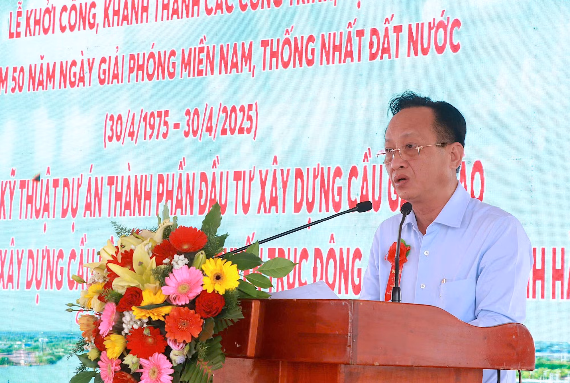 Chủ tịch Ủy ban nhân dân tỉnh Bạc Liêu Phạm Văn Thiều phát biểu tại lễ thông xe kỹ thuật cầu Gành Hào.