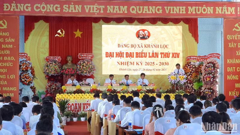 Đại hội Đảng bộ xã Khánh Lộc thí điểm bầu bí thư cấp ủy tại đại hội đầu tiên của huyện Trần Văn Thời và tỉnh Cà Mau. 