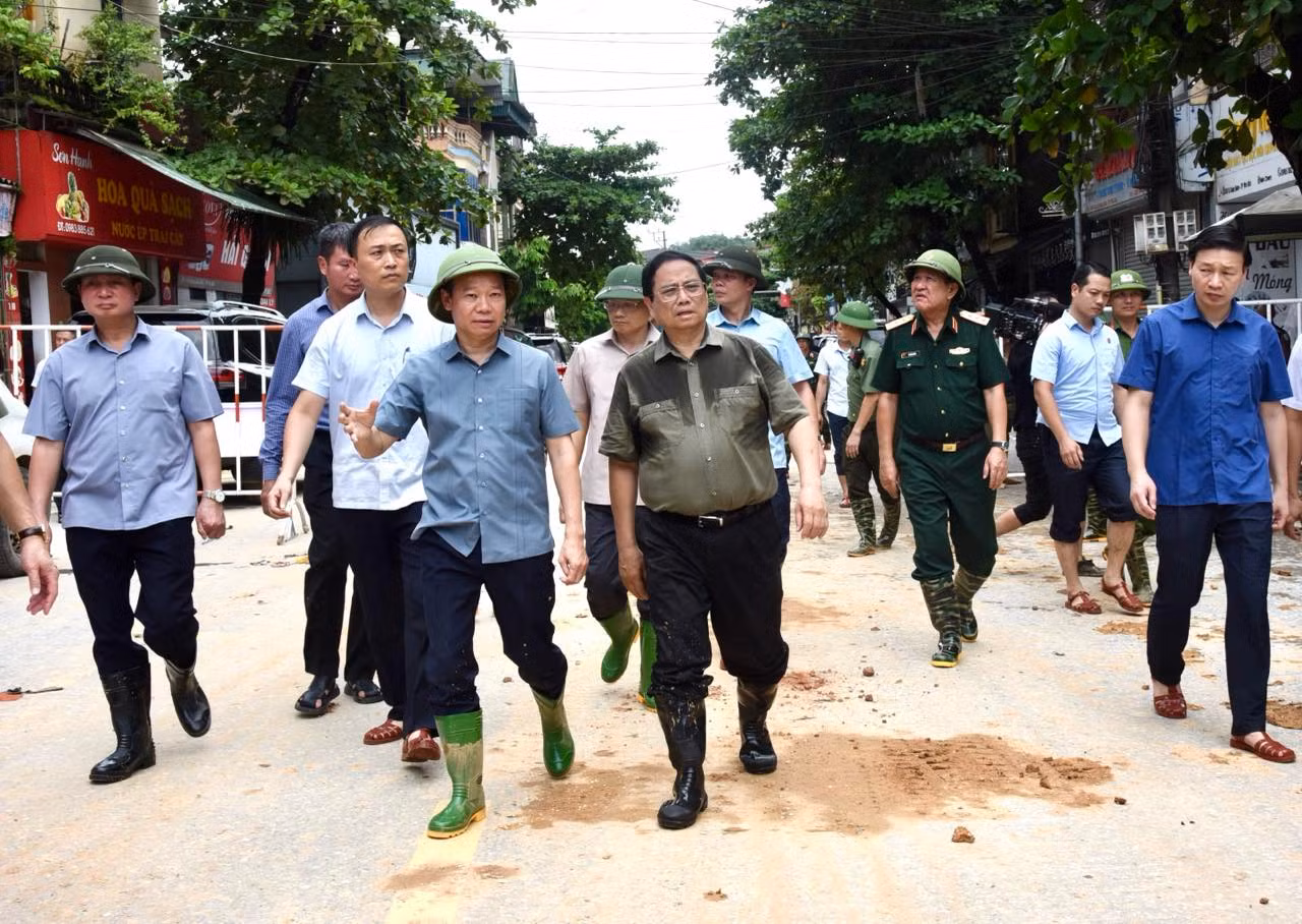Thủ tướng Phạm Minh Chính đi thị sát công tác khắc phục hậu quả mưa bão tại Yên Bái. (Ảnh: Trần Hải) Thủ tướng Phạm Minh Chính đi thị sát công tác khắc phục hậu quả mưa bão tại Yên Bái. (Ảnh: Trần Hải)