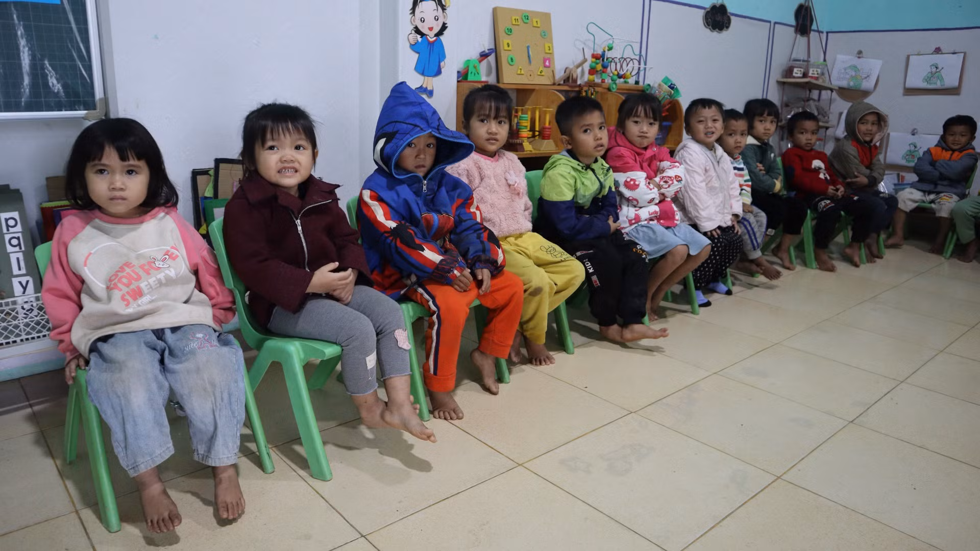 Các em học sinh đều là người dân tộc thiểu số Khơ Mú.