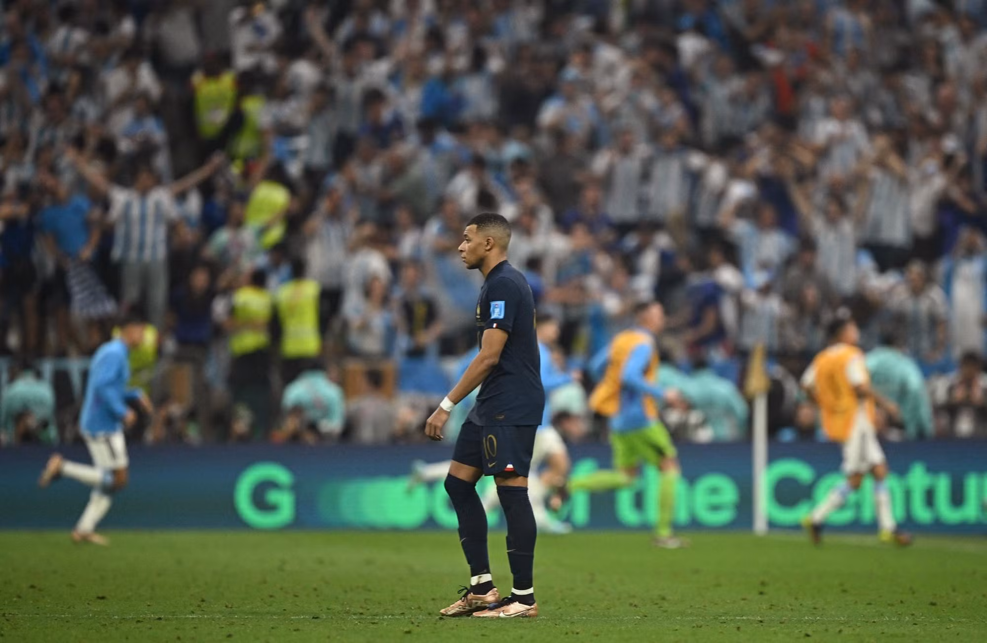 Nỗi buồn của Mbappe.