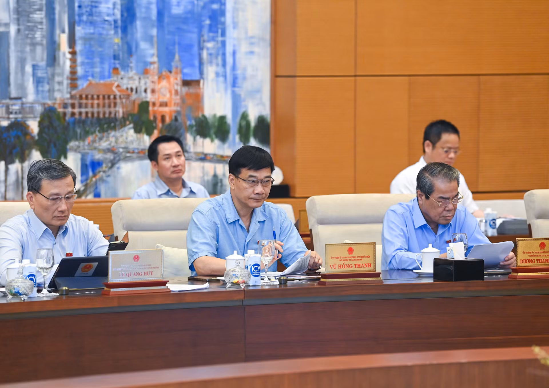 Các đồng chí Ủy viên Ủy ban Thường vụ Quốc hội, đại diện Thường trực Hội đồng Dân tộc, các Ủy ban của Quốc hội, lãnh đạo các Ban thuộc Ủy ban Thường vụ Quốc hội. Các đồng chí Ủy viên Ủy ban Thường vụ Quốc hội, đại diện Thường trực Hội đồng Dân tộc, các Ủy ban của Quốc hội, lãnh đạo các Ban thuộc Ủy ban Thường vụ Quốc hội.