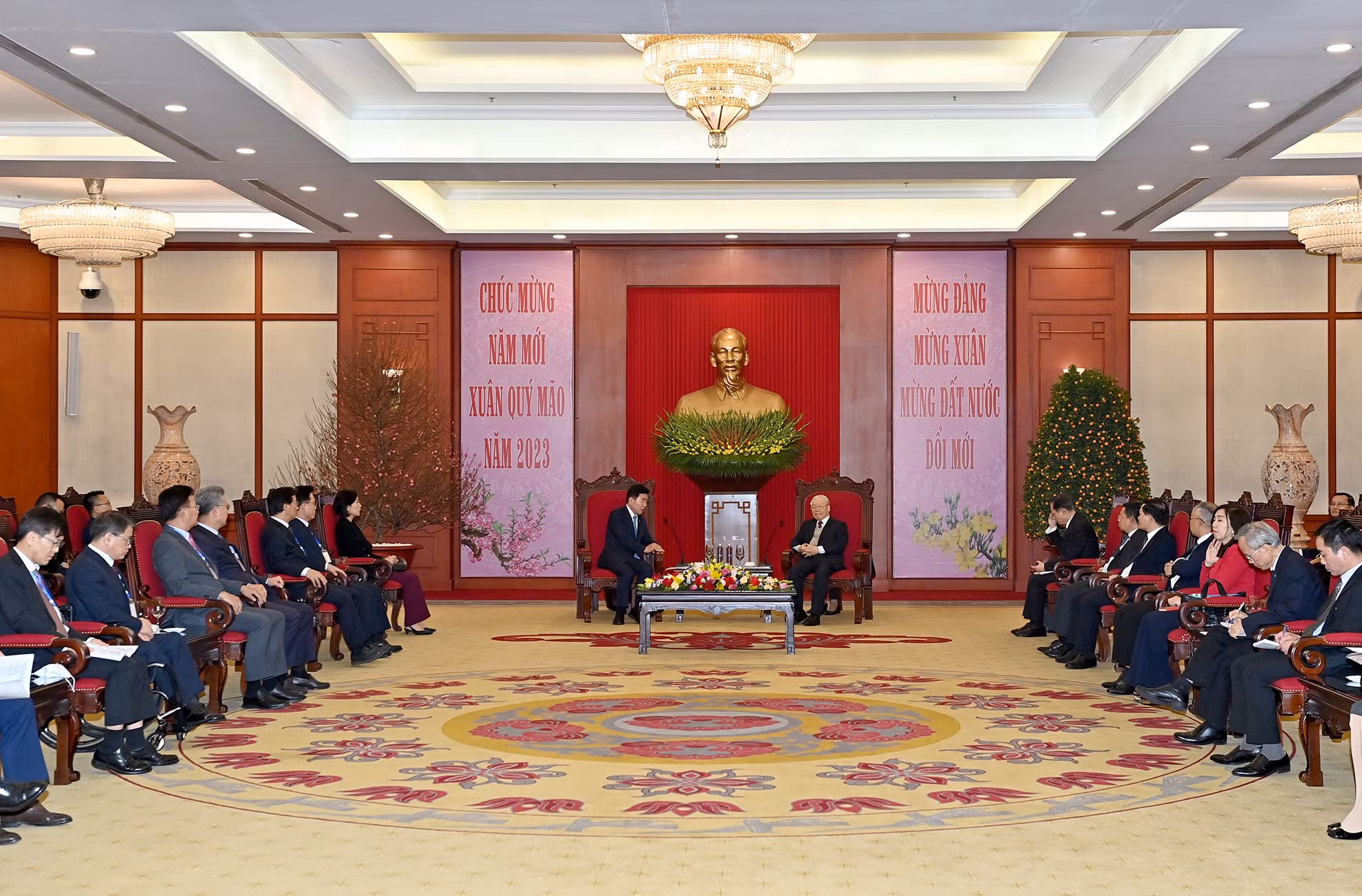 Quang cảnh buổi tiếp Chủ tịch Quốc hội Hàn Quốc Kim Jin Pyo tại Trụ sở Trung ương Đảng.