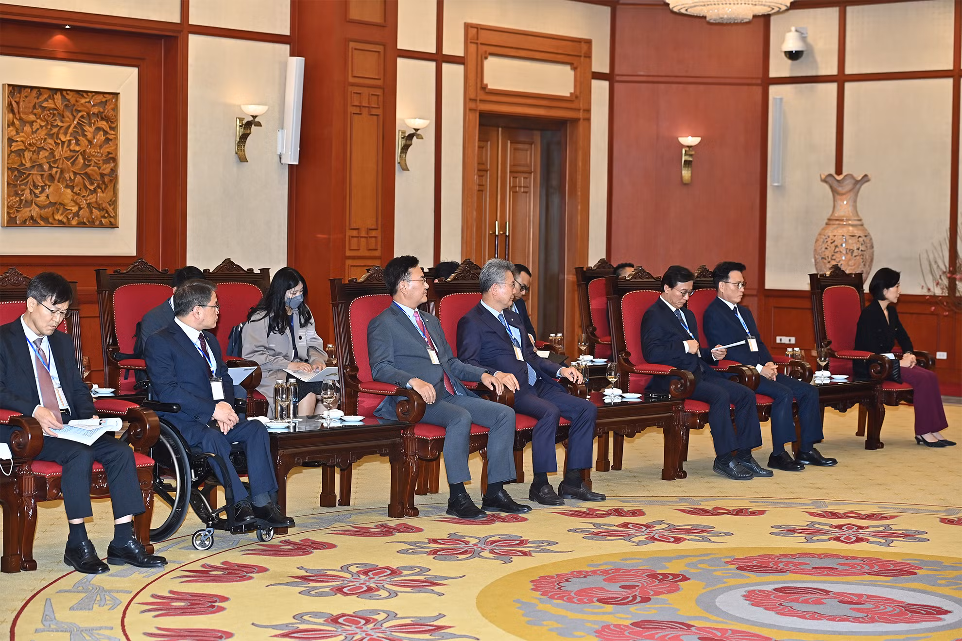 Đoàn đại biểu tháp tùng Chủ tịch Quốc hội Hàn Quốc Kim Jin Pyo tại buổi tiếp.