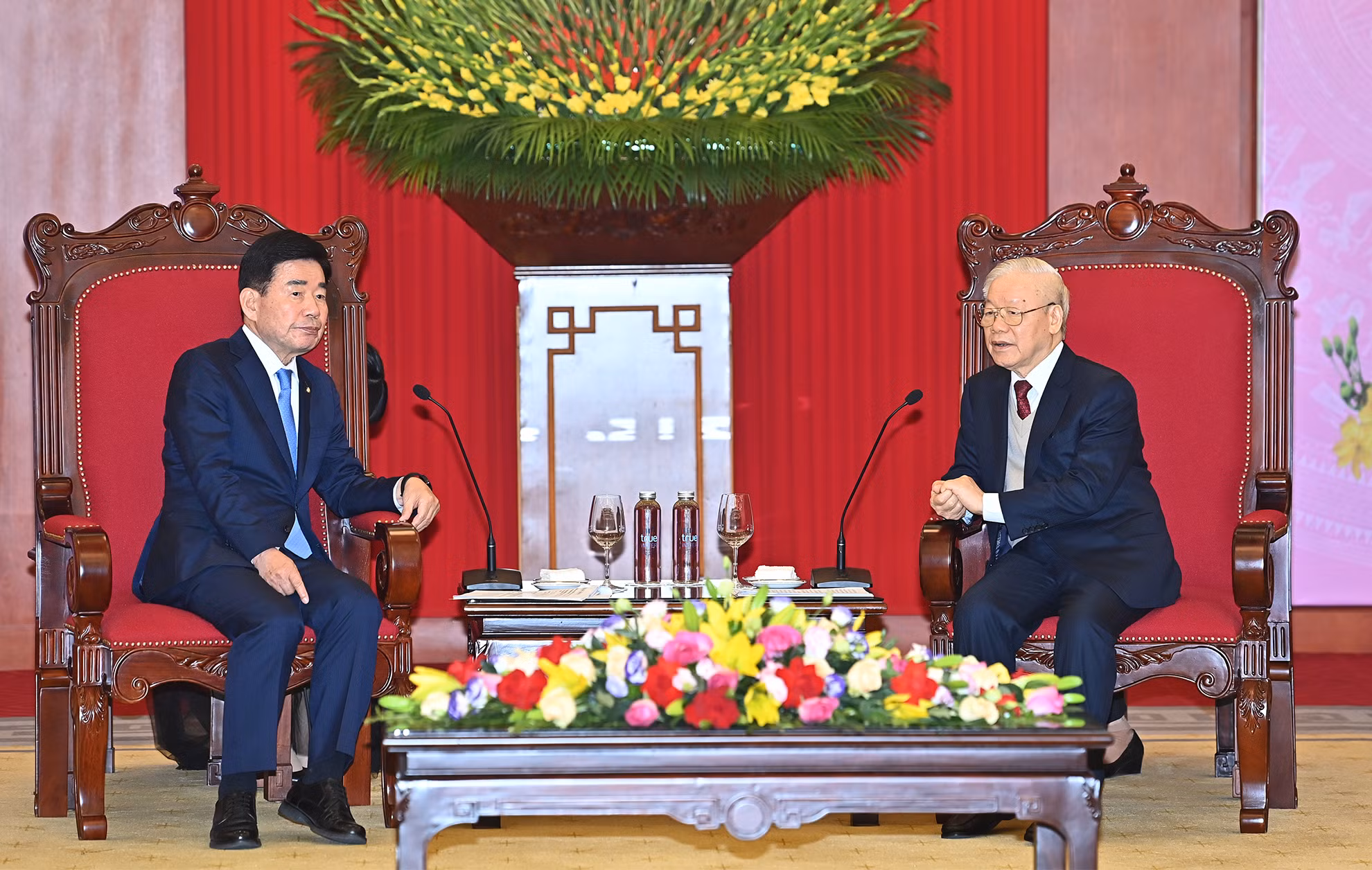 Tổng Bí thư Nguyễn Phú Trọng phát biểu tại buổi tiếp Chủ tịch Quốc hội Hàn Quốc Kim Jin Pyo.