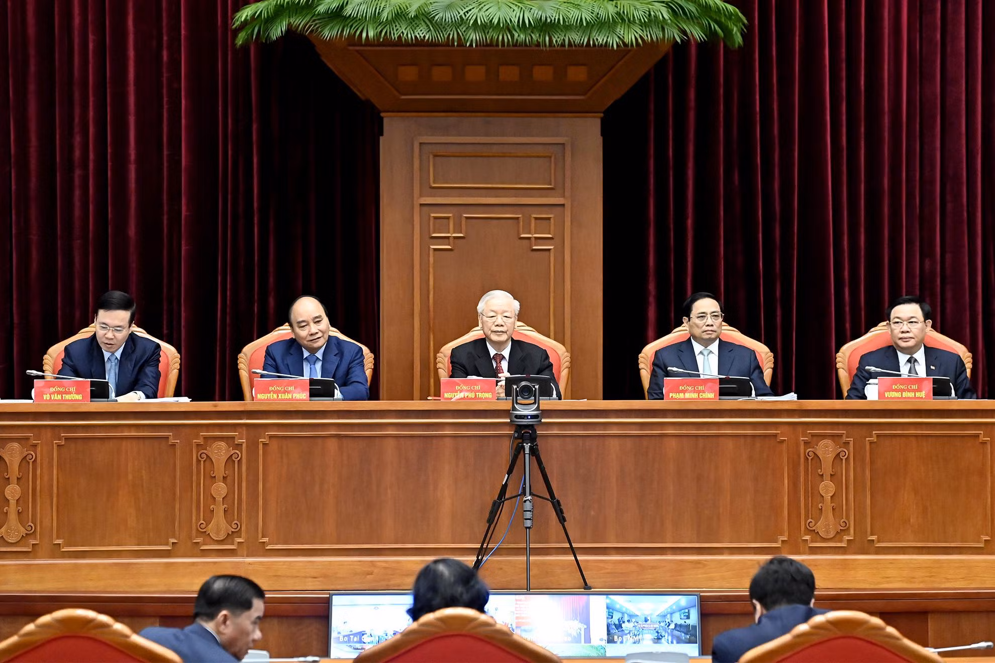 Tổng Bí thư Nguyễn Phú Trọng, Chủ tịch nước Nguyễn Xuân Phúc, Thủ tướng Chính phủ Phạm Minh Chính, Chủ tịch Quốc hội Vương Đình Huệ, Thường trực Ban Bí thư Võ Văn Thưởng đồng chủ trì Hội nghị.