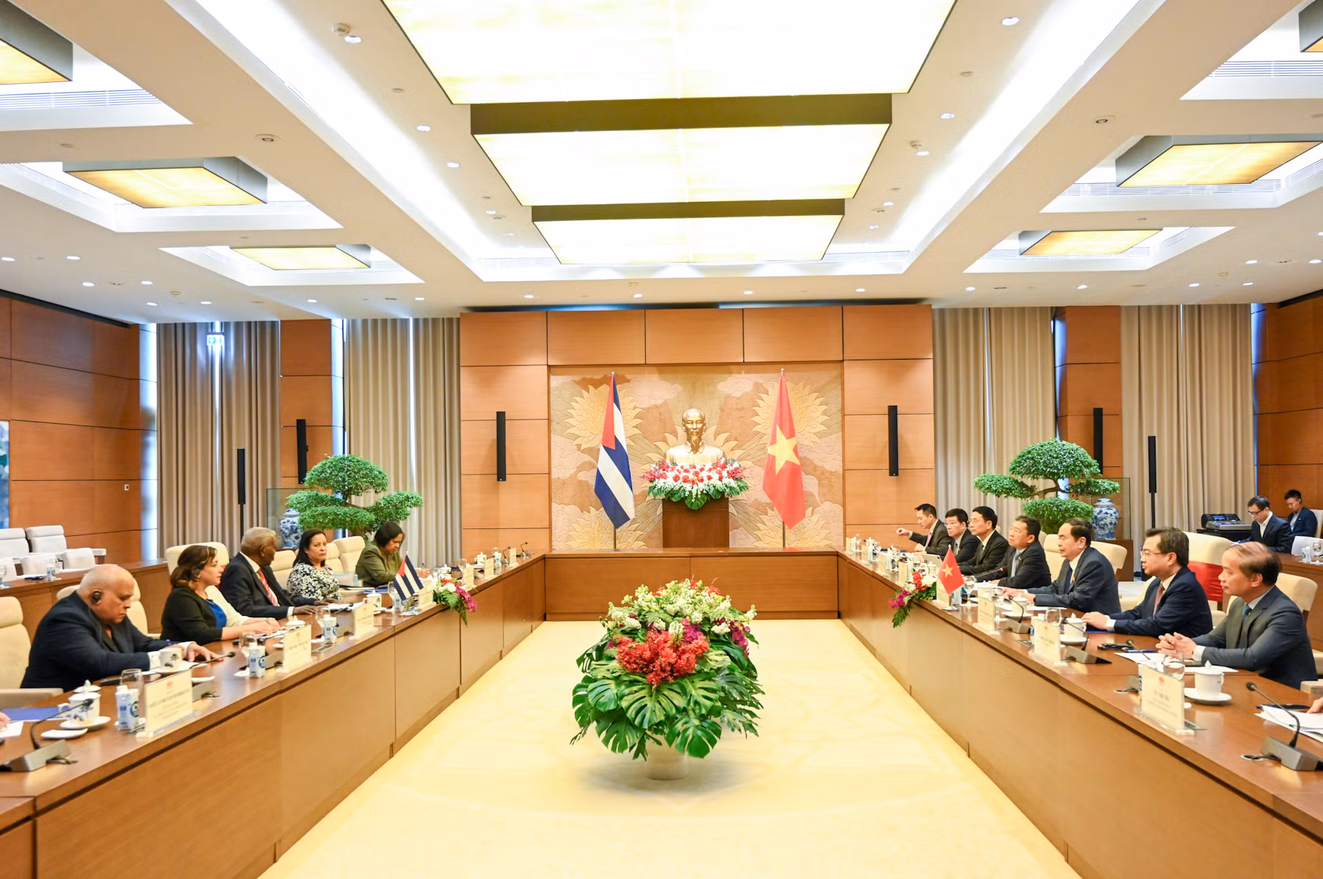 Quang cảnh hội đàm tại Nhà Quốc hội.