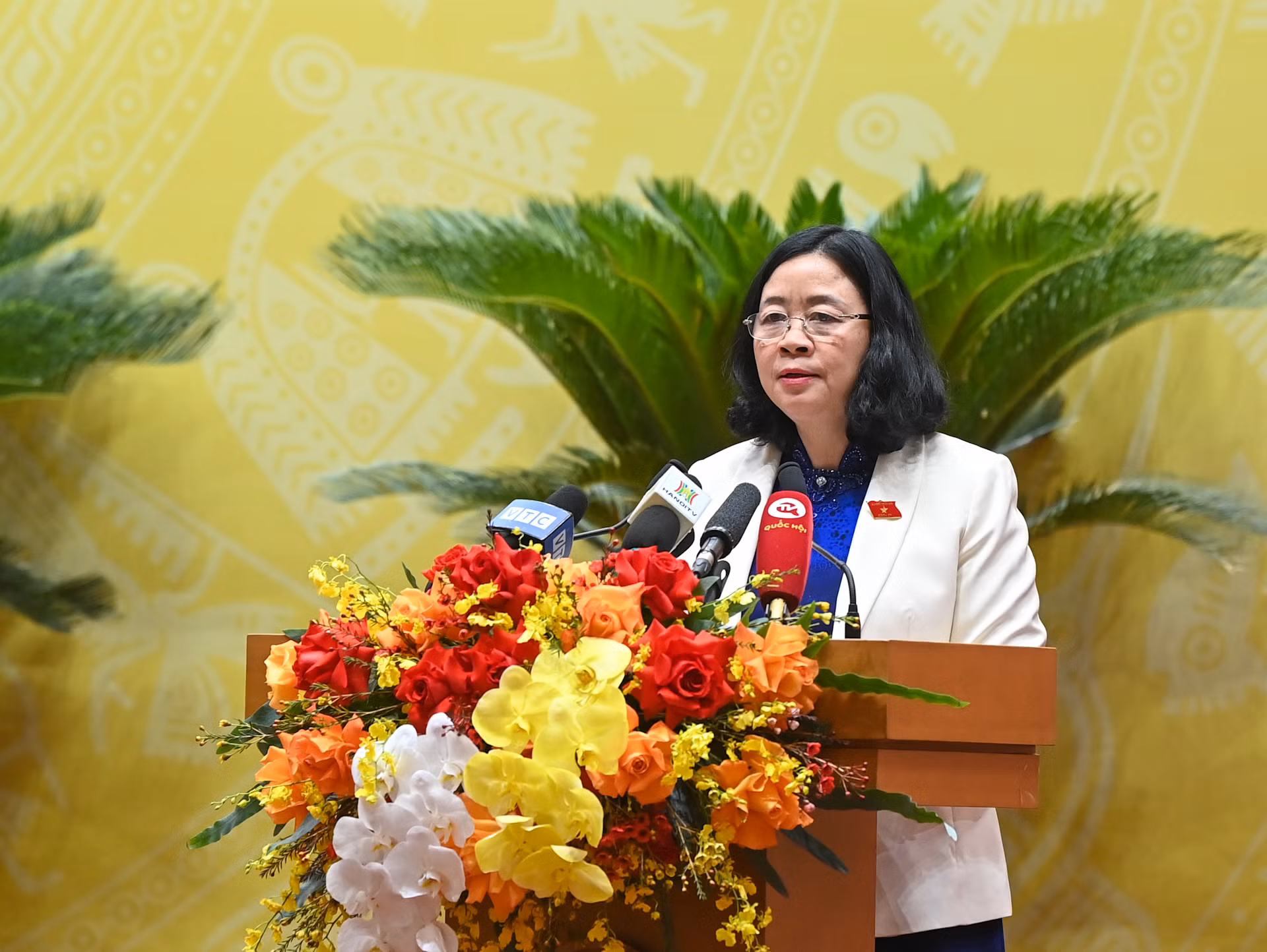 Bí thư Thành ủy Hà Nội Bùi Thị Minh Hoài phát biểu tại phiên họp.