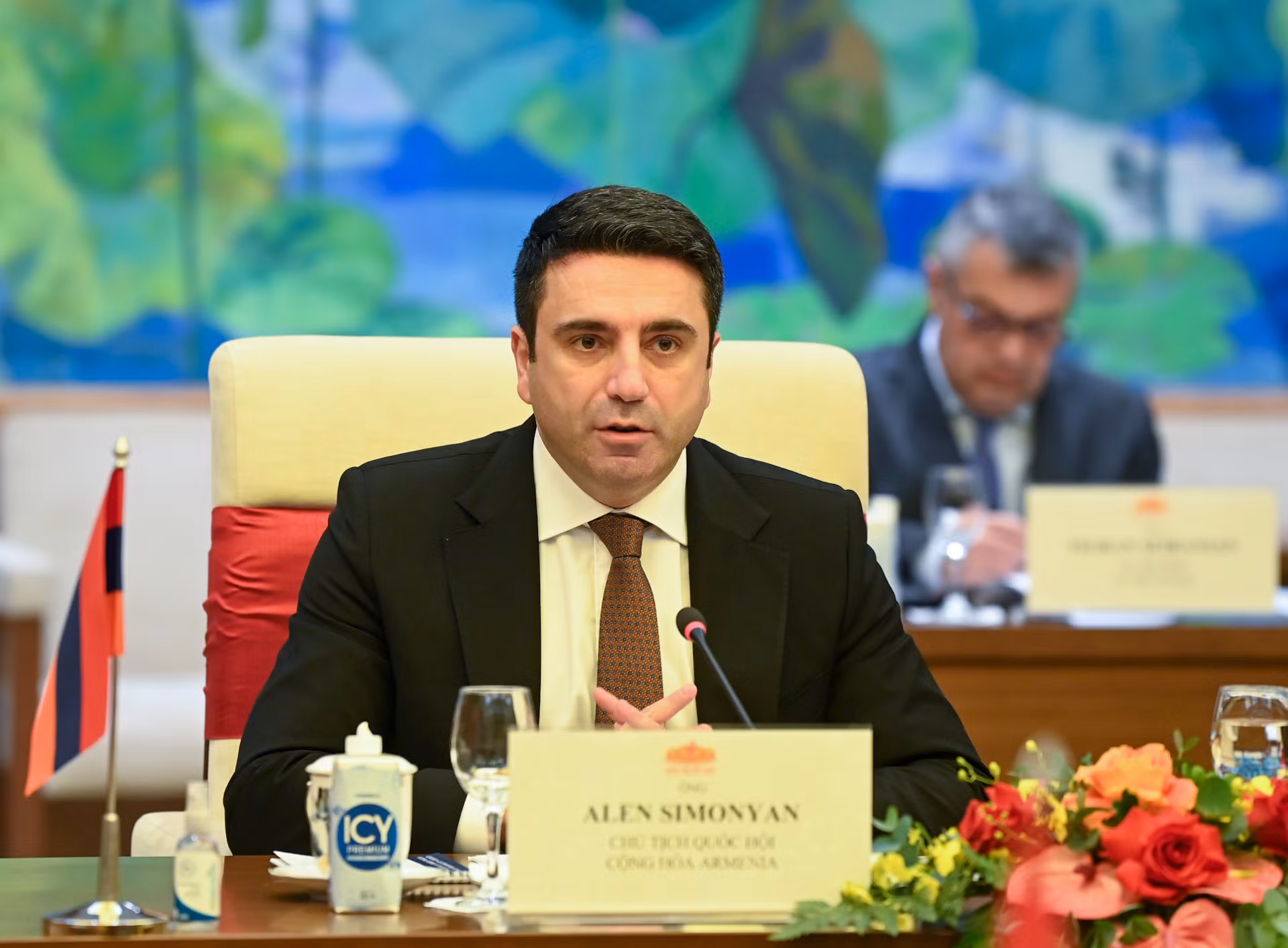 Chủ tịch Quốc hội Cộng hòa Armenia Alen Simonyan phát biểu tại hội đàm.