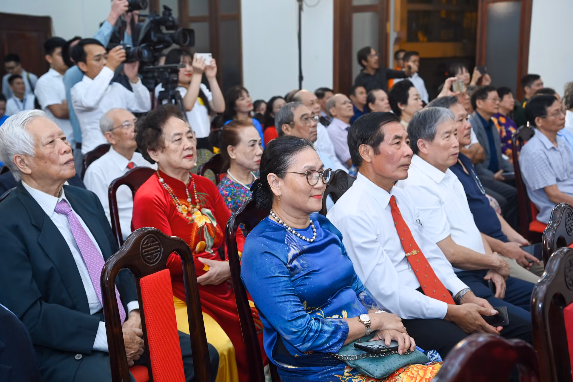 Đông đảo các tầng lớp nhân dân dự Ngày hội Đại đoàn kết toàn dân tộc.