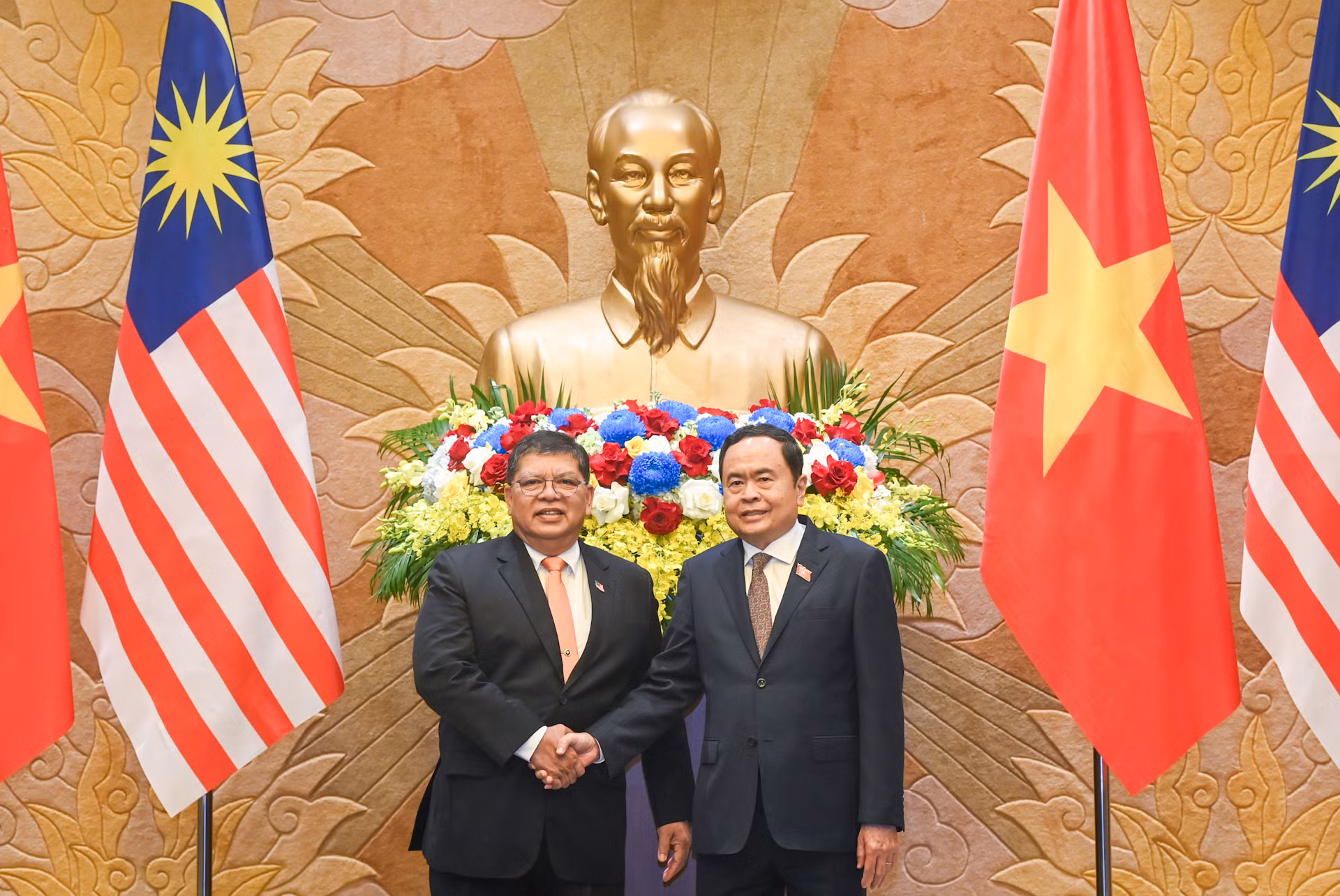 Chủ tịch Quốc hội Trần Thanh Mẫn và Chủ tịch Hạ viện Malaysia Tan Sri Dato’ Johari Bin Abdul tại hội đàm.