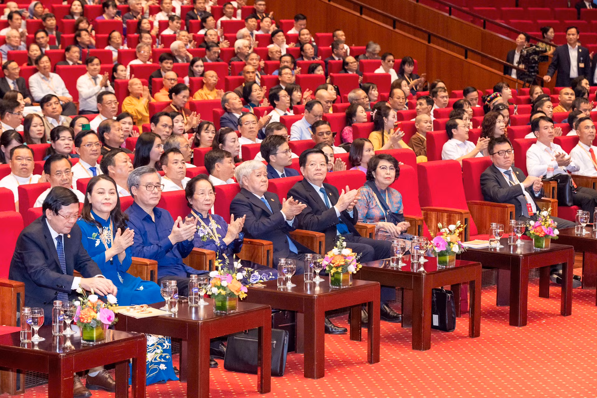 Chủ tịch Ủy ban Trung ương Mặt trận Tổ quốc Việt Nam Đỗ Văn Chiến cùng các đồng chí lãnh đạo Đảng, Nhà nước và các đại biểu dự Đại hội.