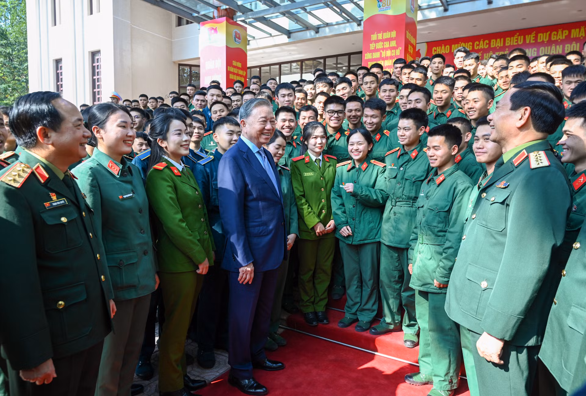 Tổng Bí thư Tô Lâm cùng các đồng chí lãnh đạo Bộ Quốc phòng và các đại biểu.