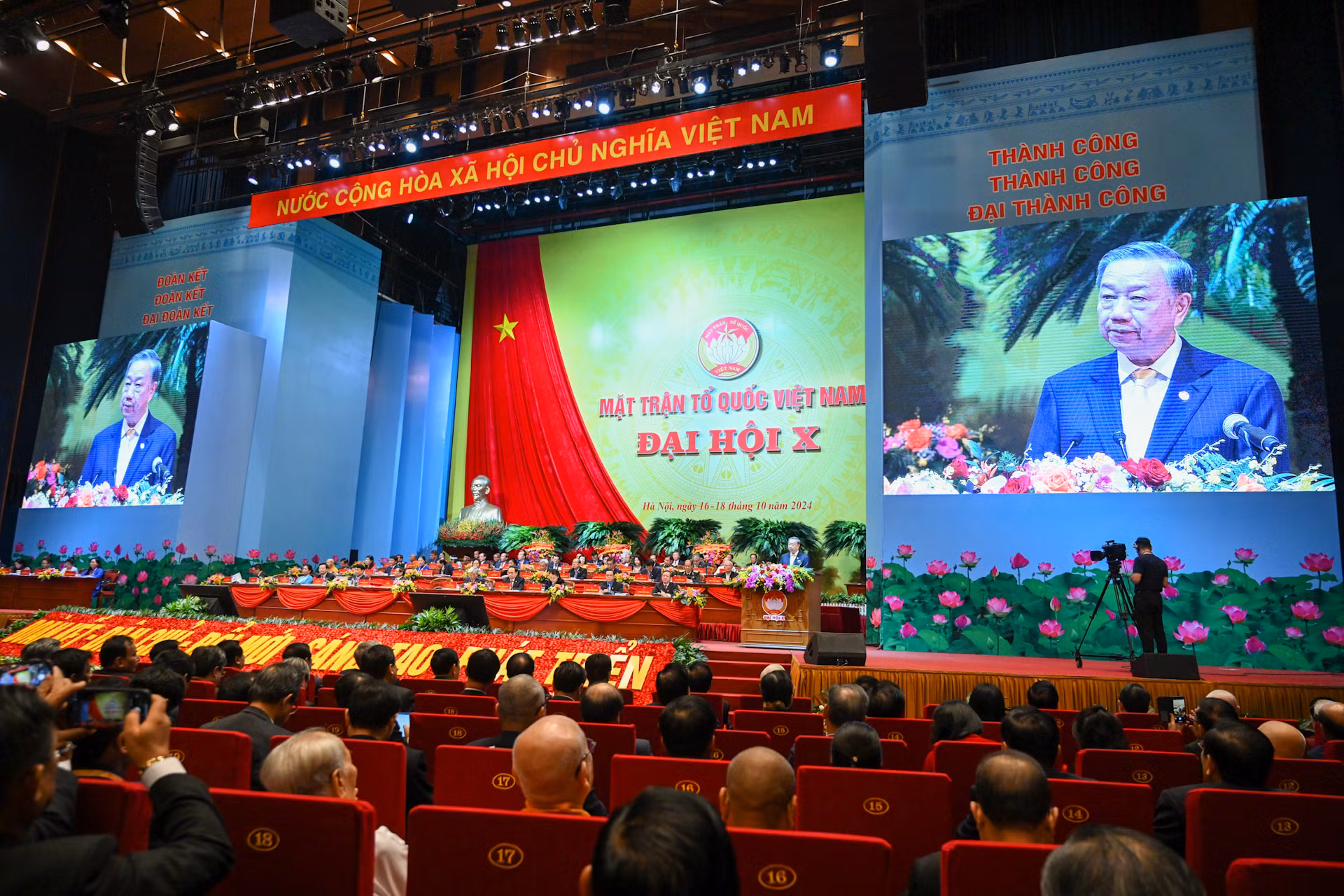 Quang cảnh phiên khai mạc Đại hội.