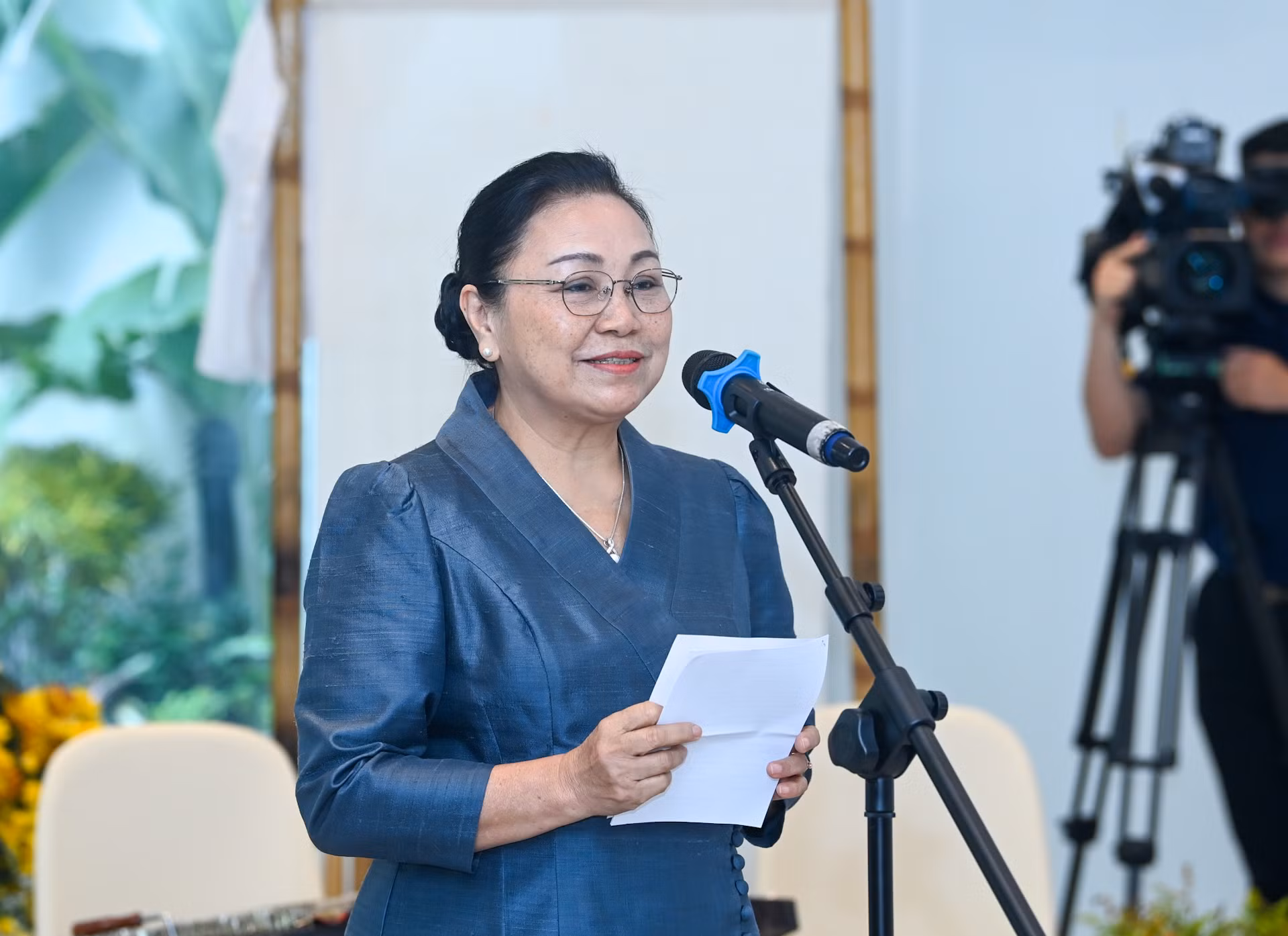 Đại sứ Lào tại Việt Nam Khamphao Ernthavanh phát biểu tại buổi gặp mặt.