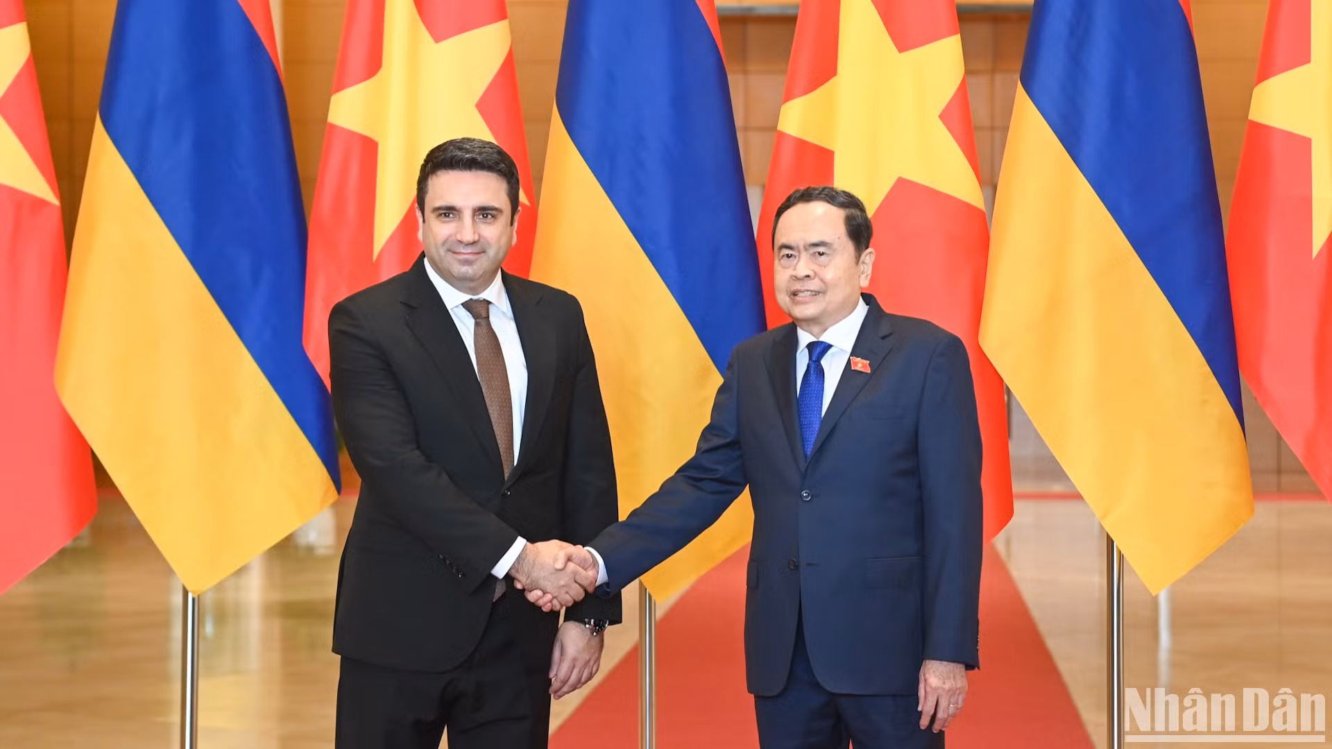 Chủ tịch Quốc hội Trần Thanh Mẫn và Chủ tịch Quốc hội Cộng hòa Armenia Alen Simonyan.
