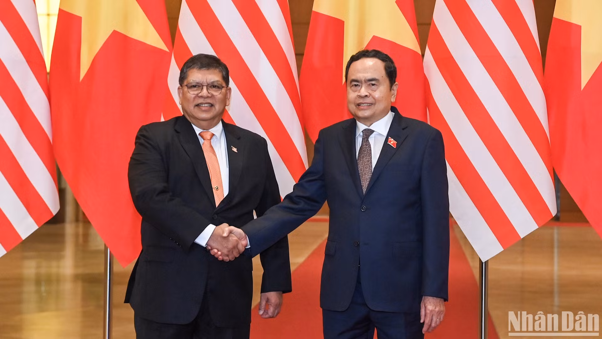 Chủ tịch Quốc hội Trần Thanh Mẫn và Chủ tịch Hạ viện Malaysia Tan Sri Dato’ Johari Bin Abdul.
