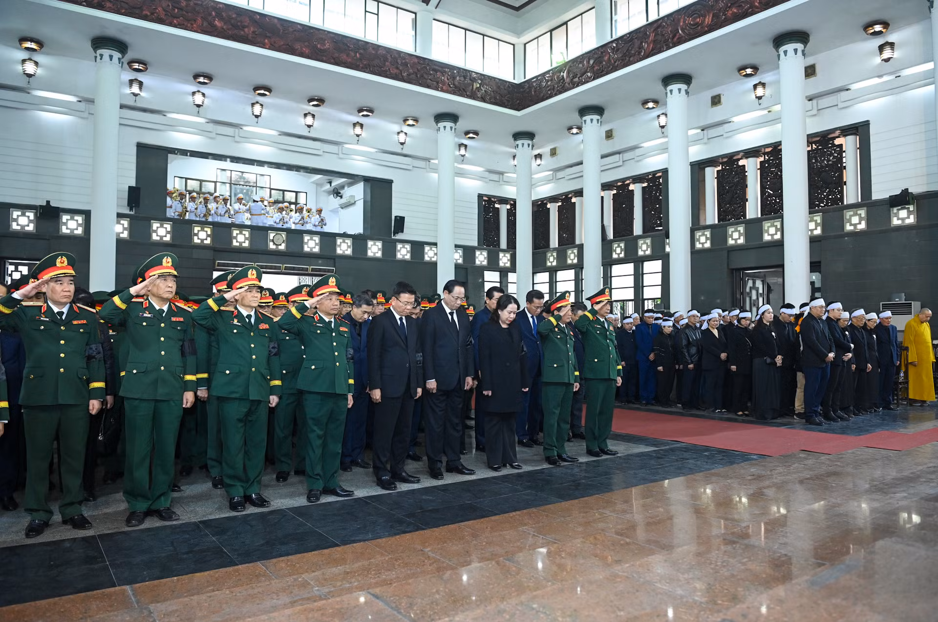 Phút mặc niệm tưởng nhớ đồng chí Đại tướng Nguyễn Quyết.