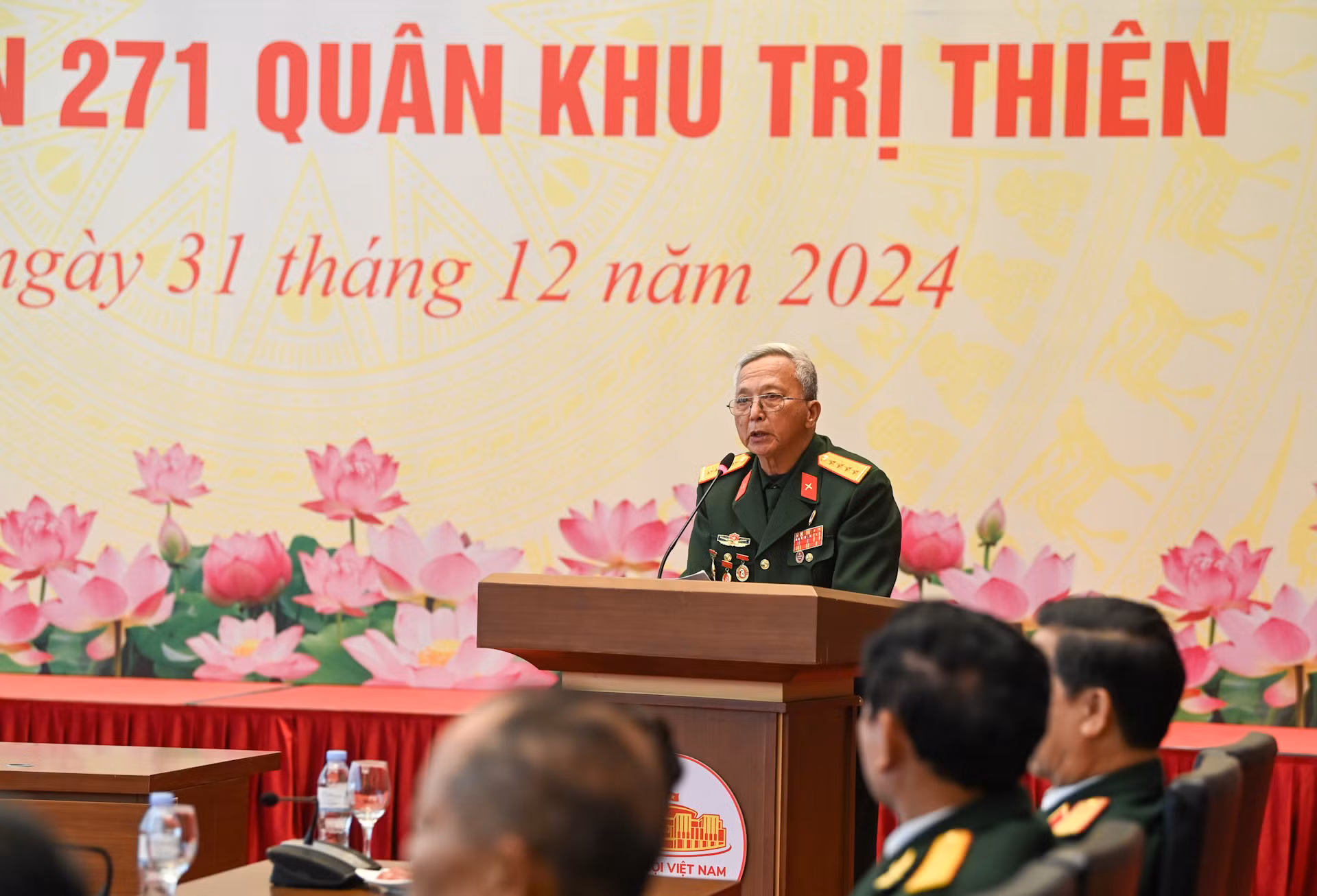 Đồng chí Dương Minh Đậm, Trưởng Ban Liên lạc Trung đoàn 271 báo cáo tại buổi gặp mặt. Đồng chí Dương Minh Đậm, Trưởng Ban Liên lạc Trung đoàn 271 báo cáo tại buổi gặp mặt.